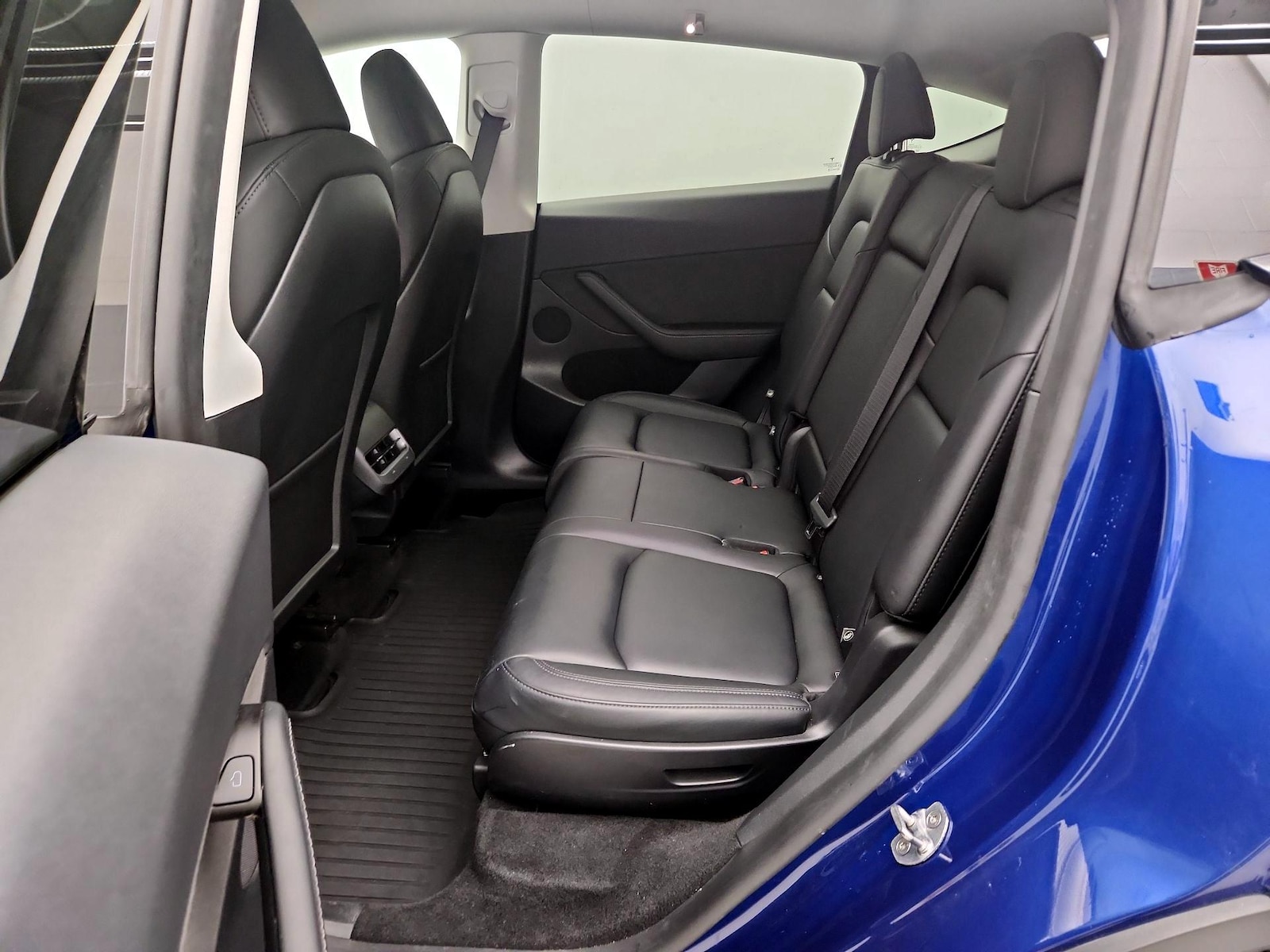 2025 Tesla Model Y Long Range - Photo 19