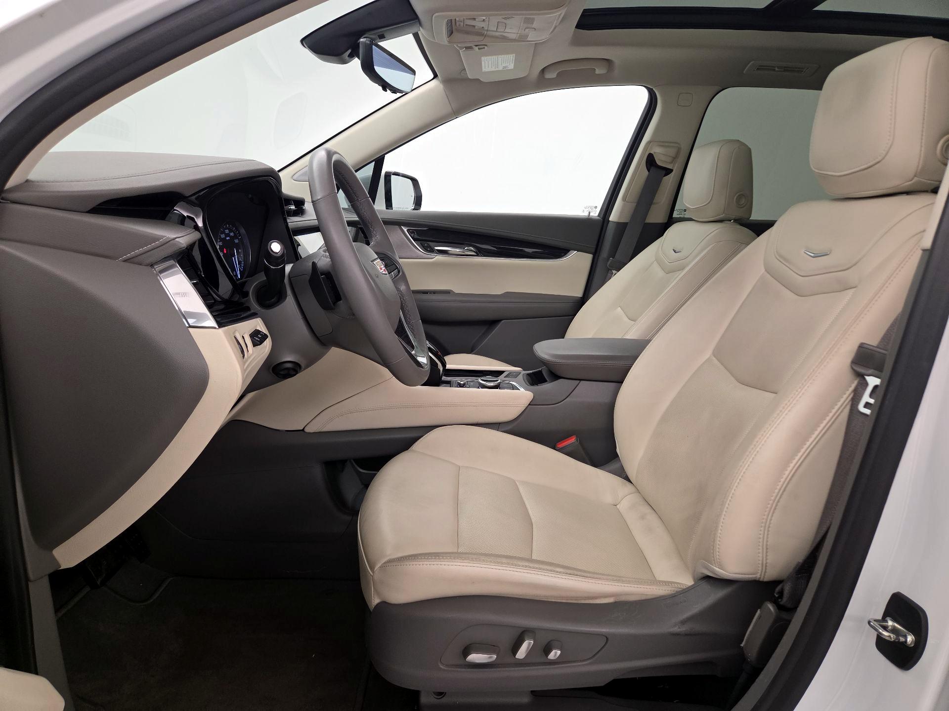 Thumbnail: 2022 Cadillac XT6 - 11