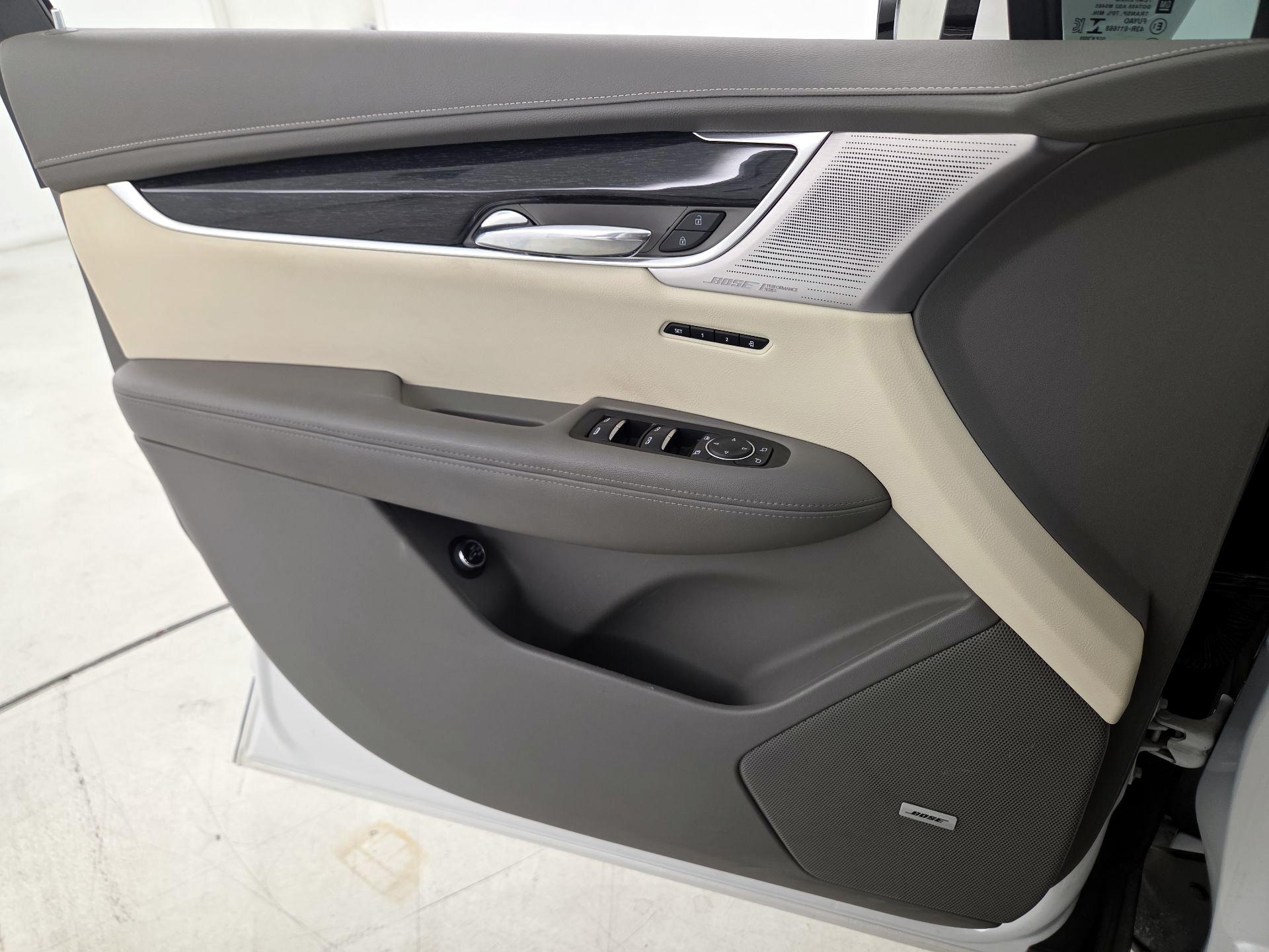 Thumbnail: 2022 Cadillac XT6 - 12