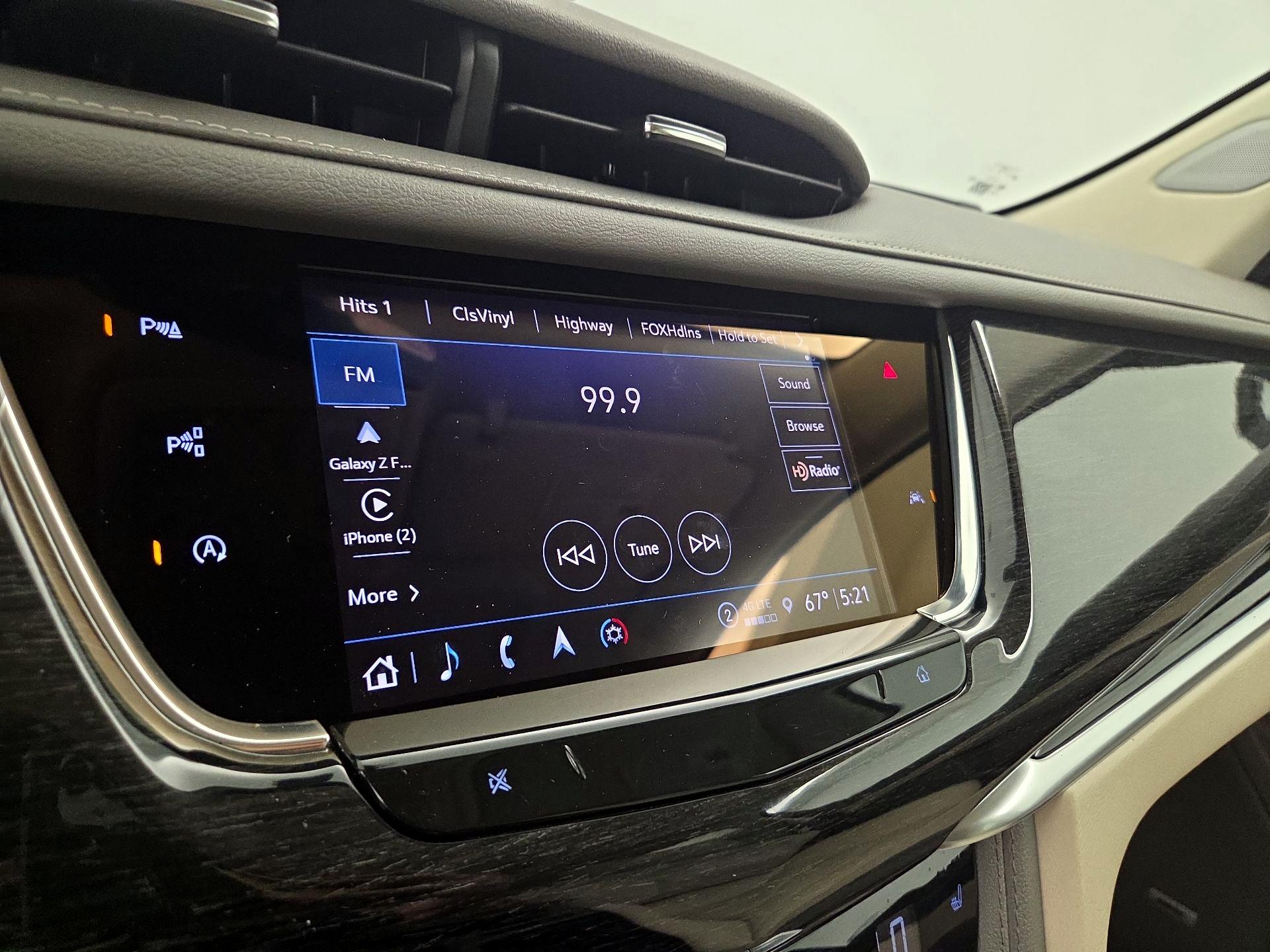 Thumbnail: 2022 Cadillac XT6 - 16