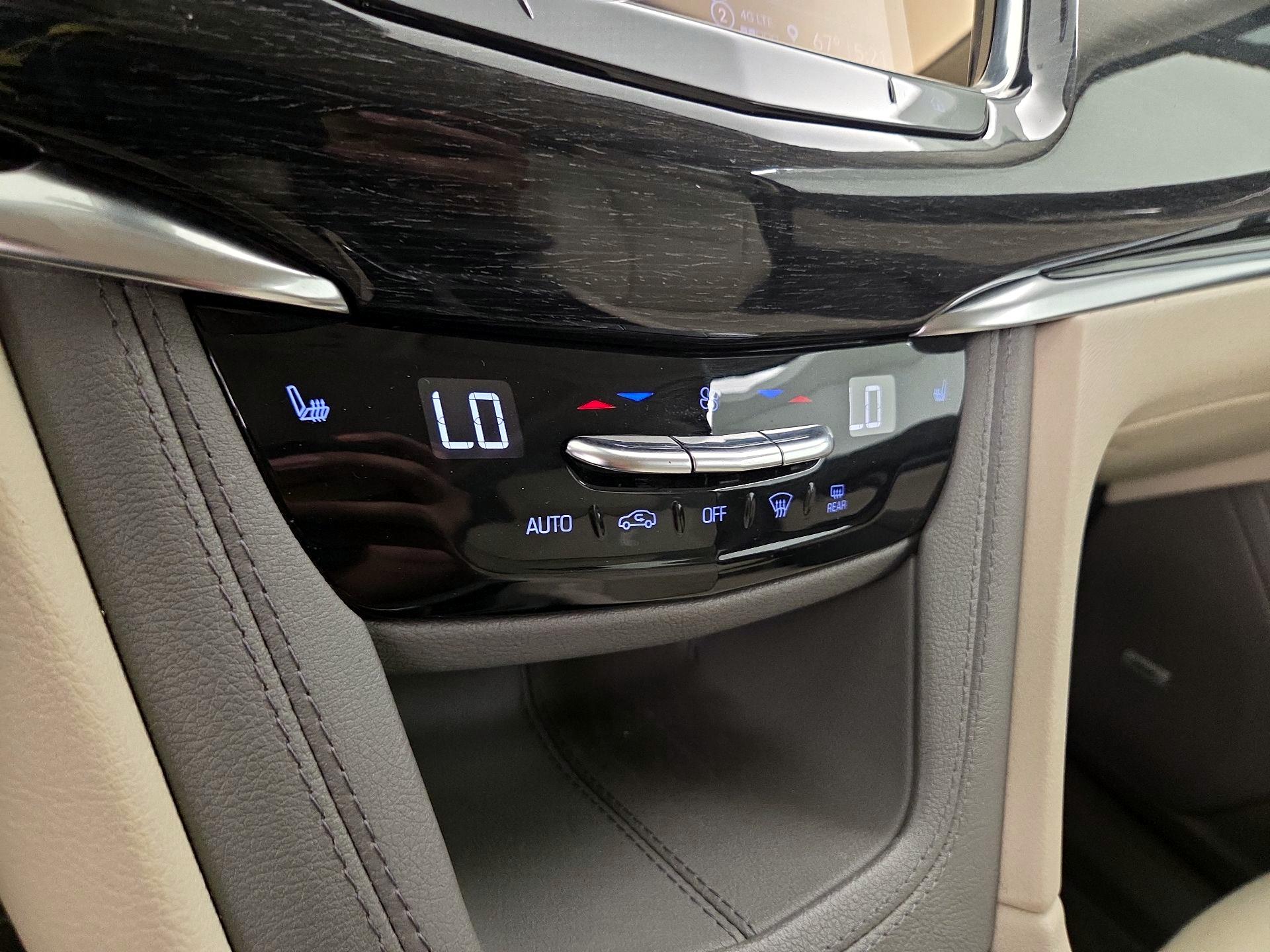 Thumbnail: 2022 Cadillac XT6 - 17