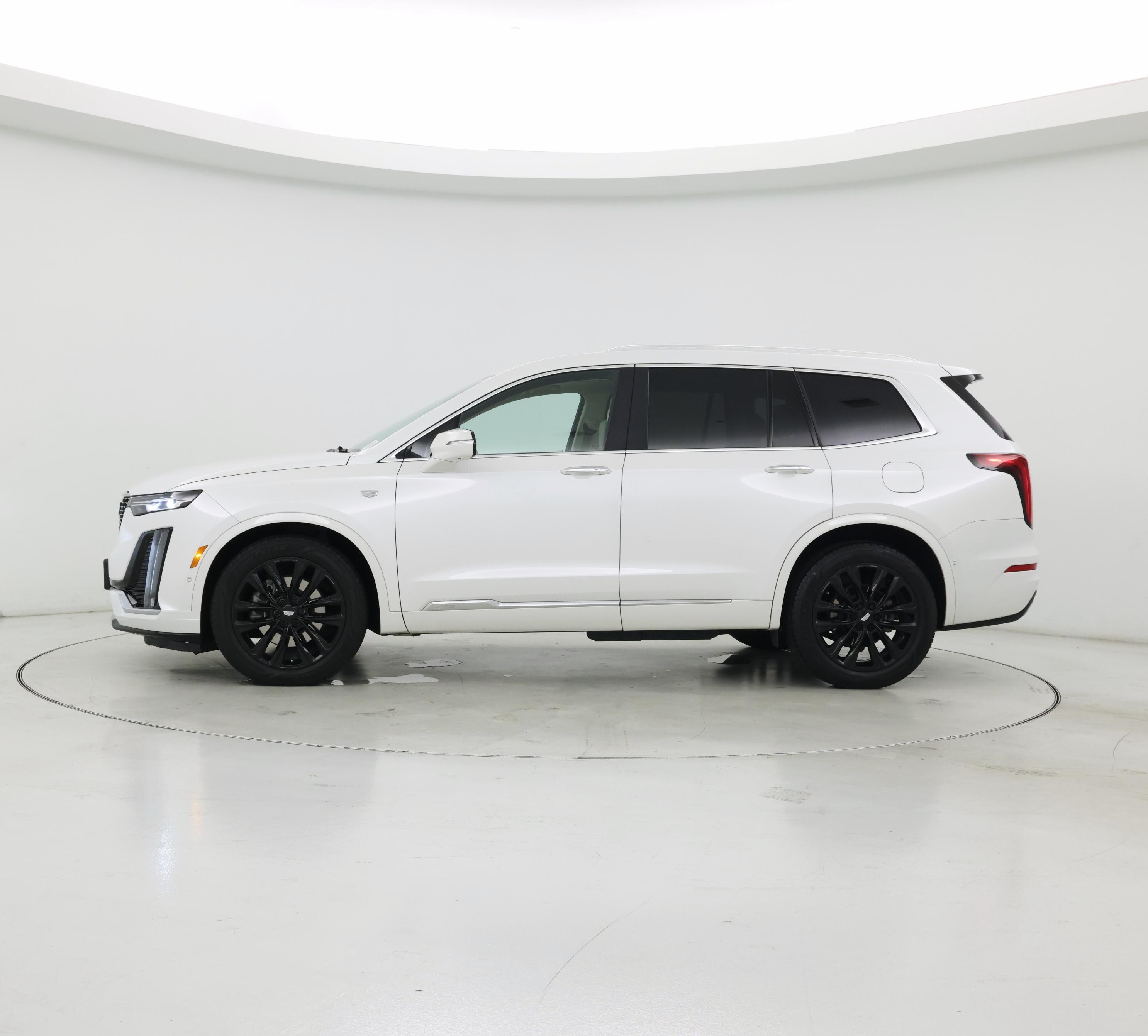 Thumbnail: 2022 Cadillac XT6 - 3
