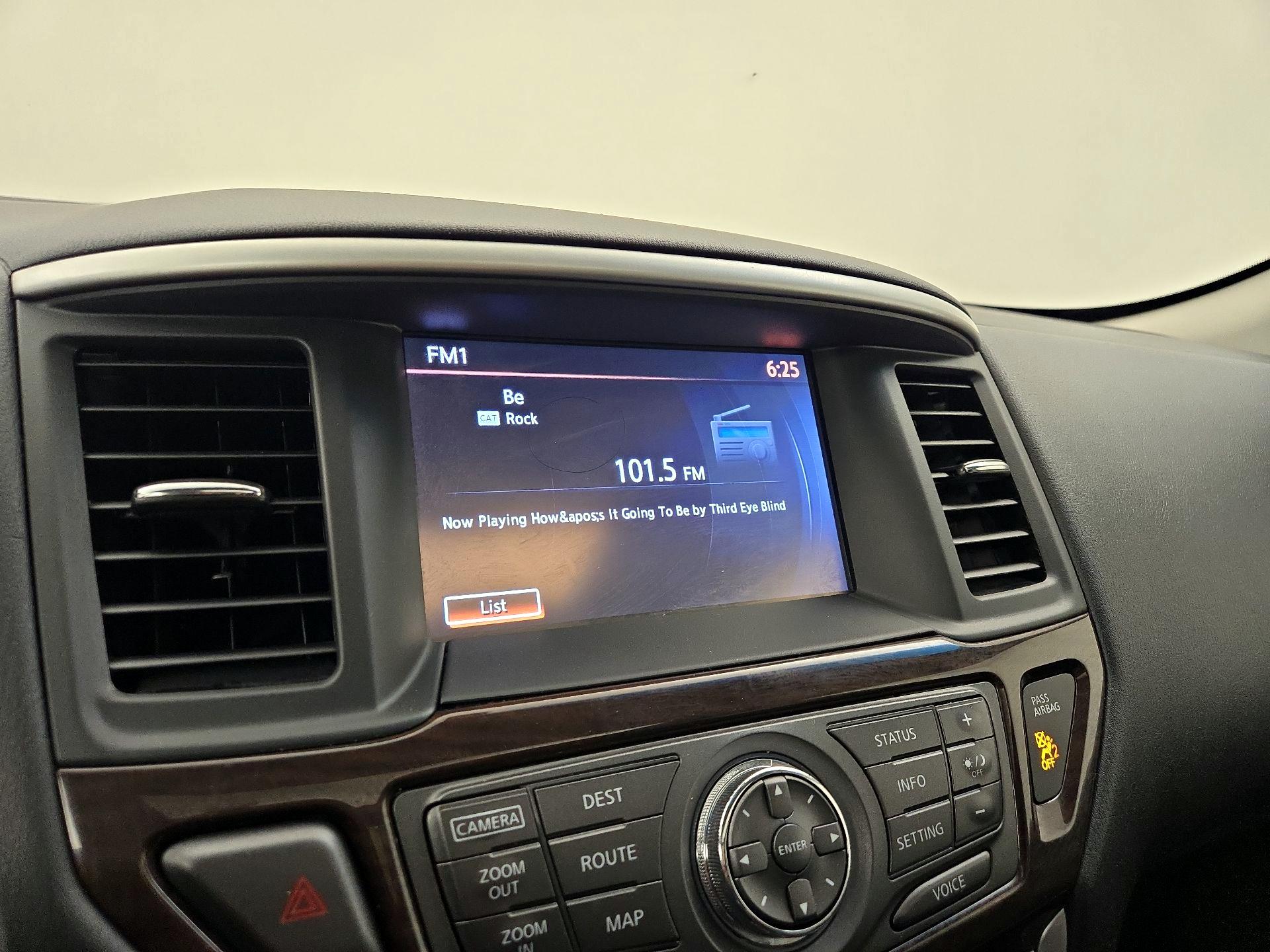 Thumbnail: 2016 Nissan Pathfinder - 16