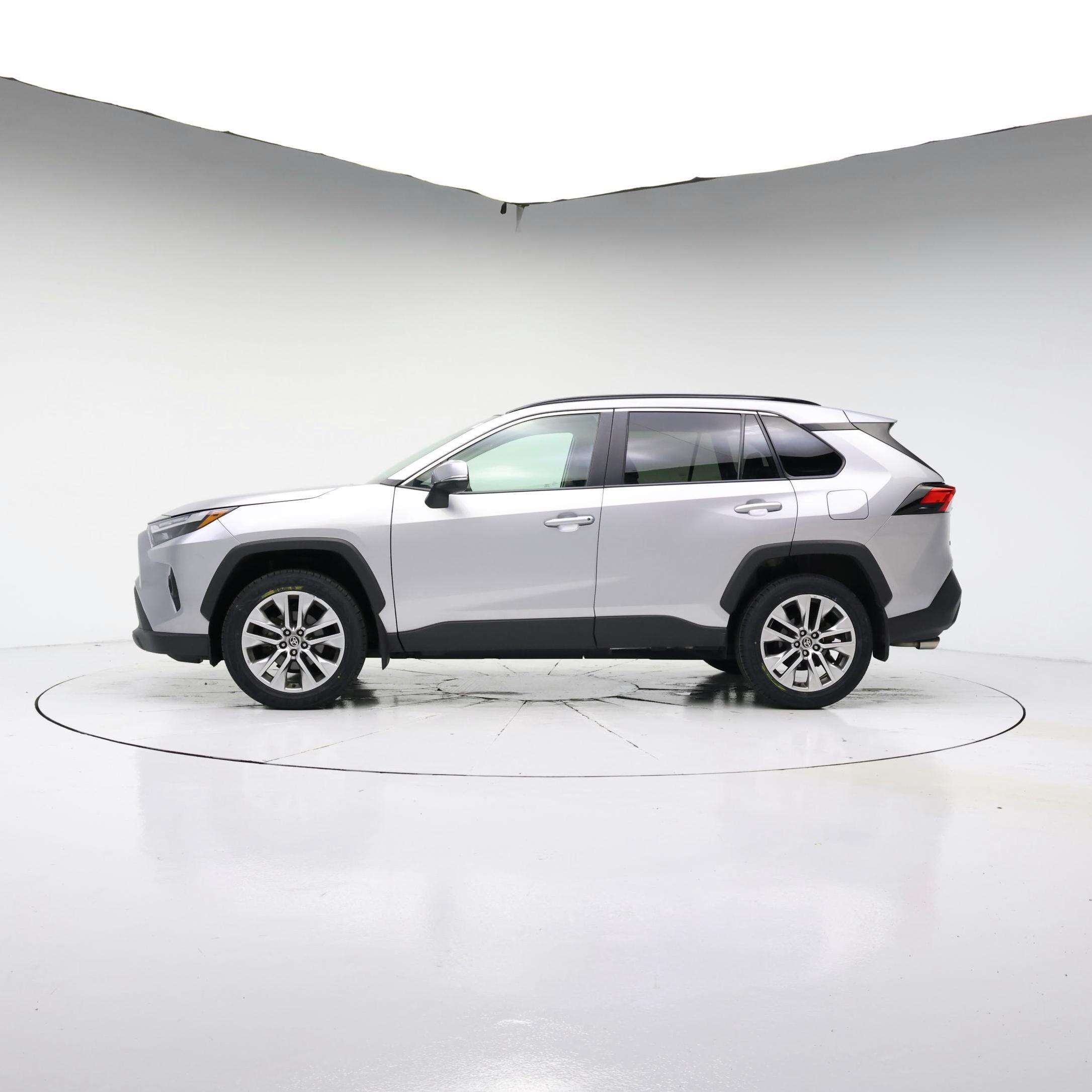 Thumbnail: 2022 Toyota RAV4 - 3