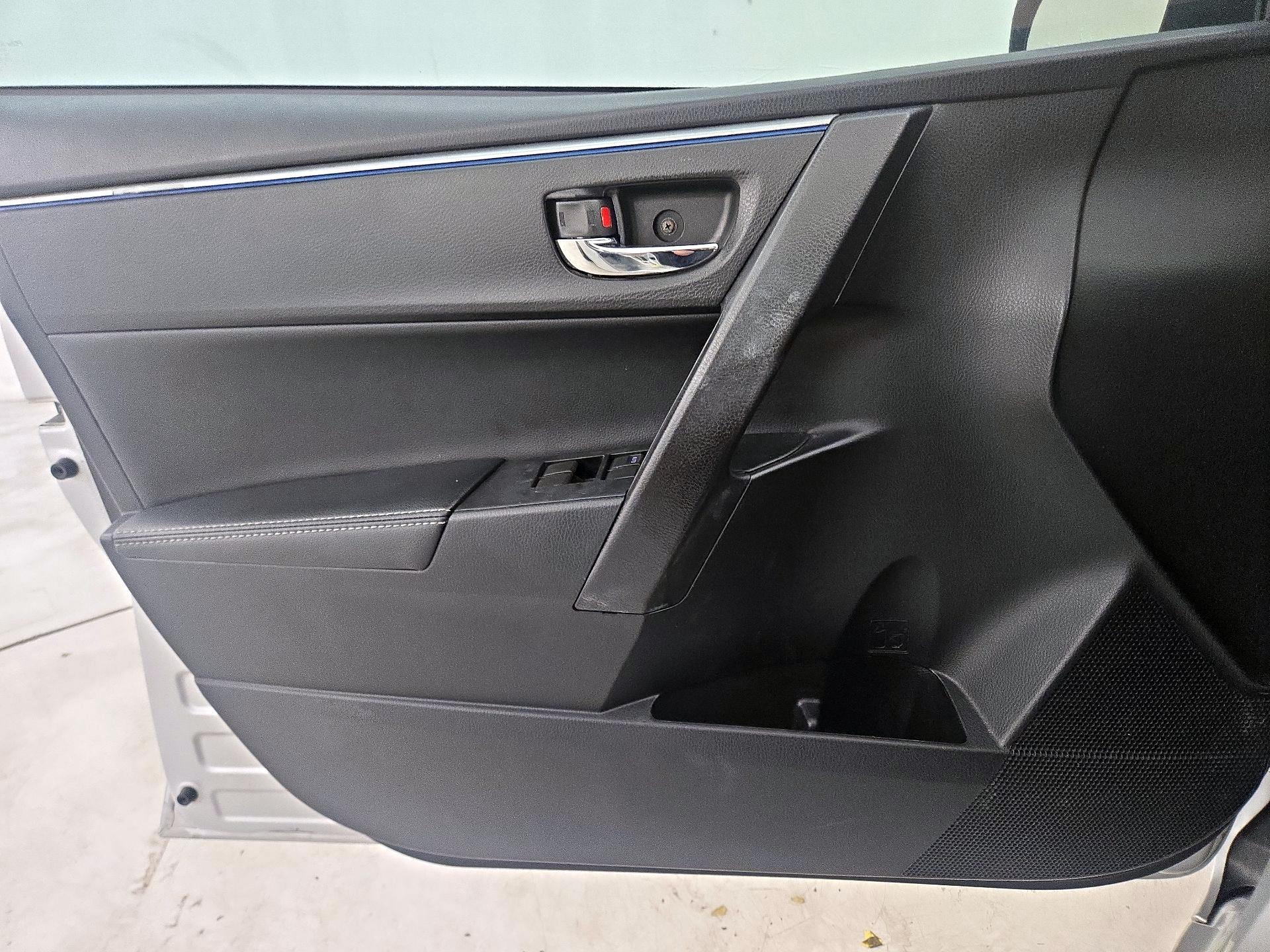 Thumbnail: 2015 Toyota Corolla - 12