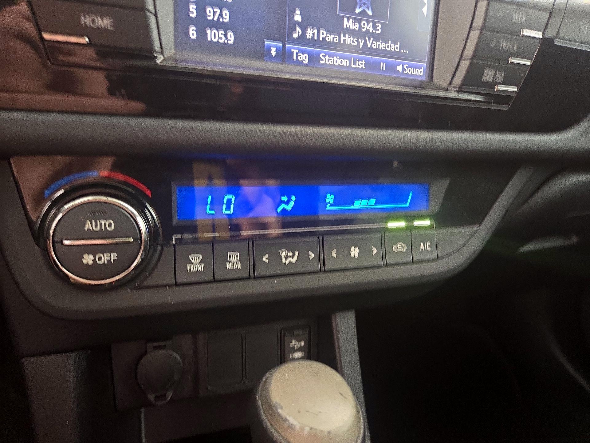 Thumbnail: 2015 Toyota Corolla - 16