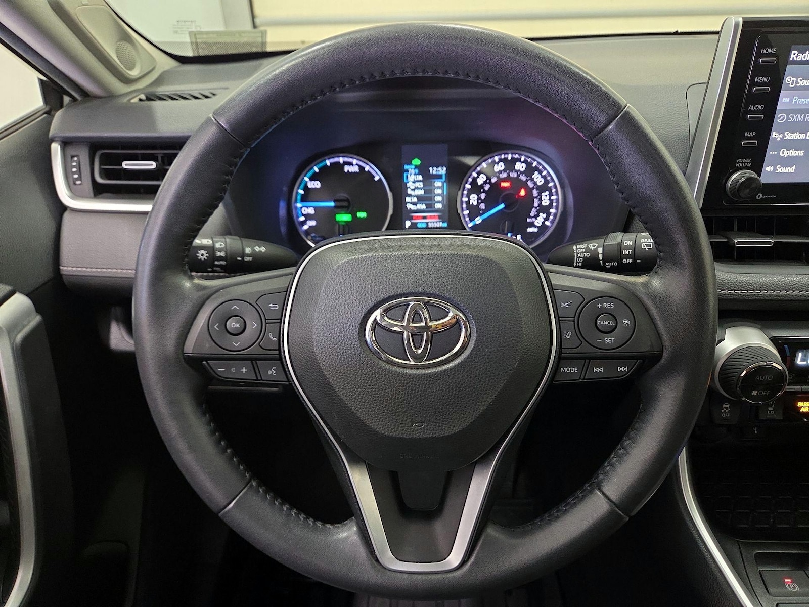 2021 Toyota RAV4 XLE Premium - Photo 11