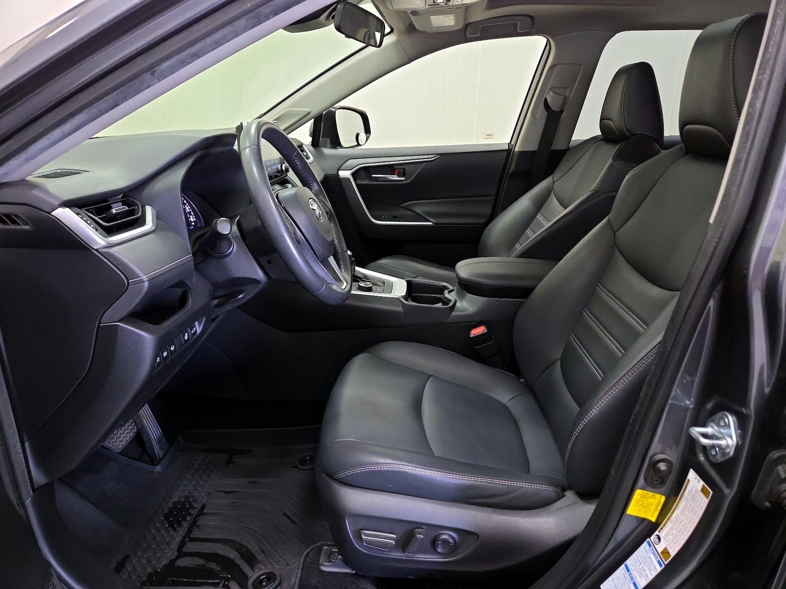 2021 Toyota RAV4 XLE Premium - Photo 12