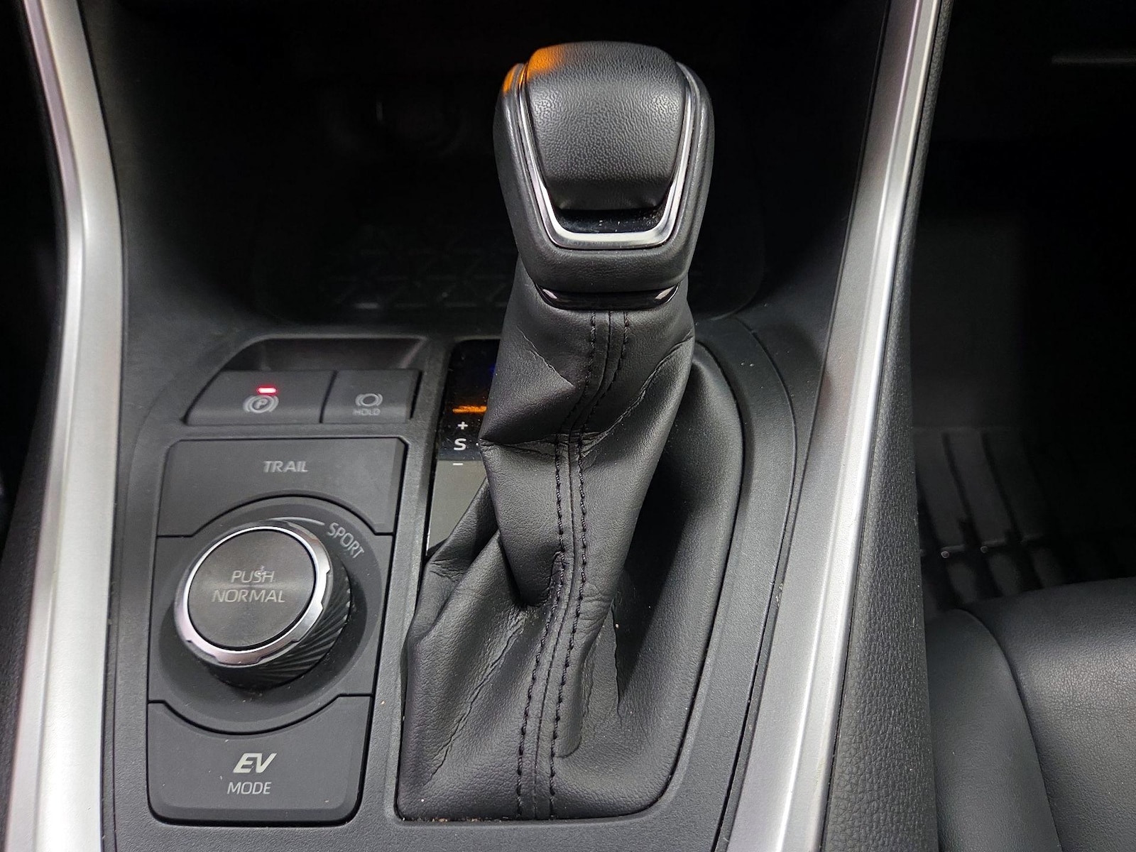 2021 Toyota RAV4 XLE Premium - Photo 18