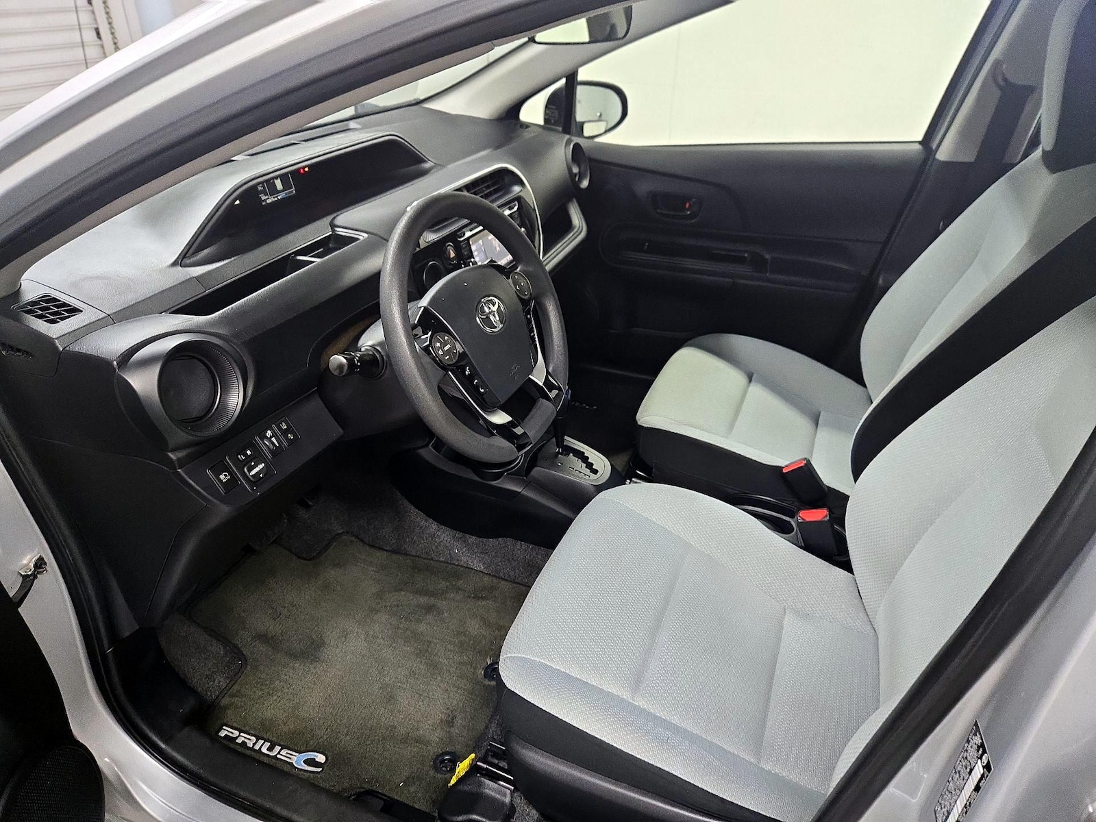 2018 Toyota Prius c One - Photo 12