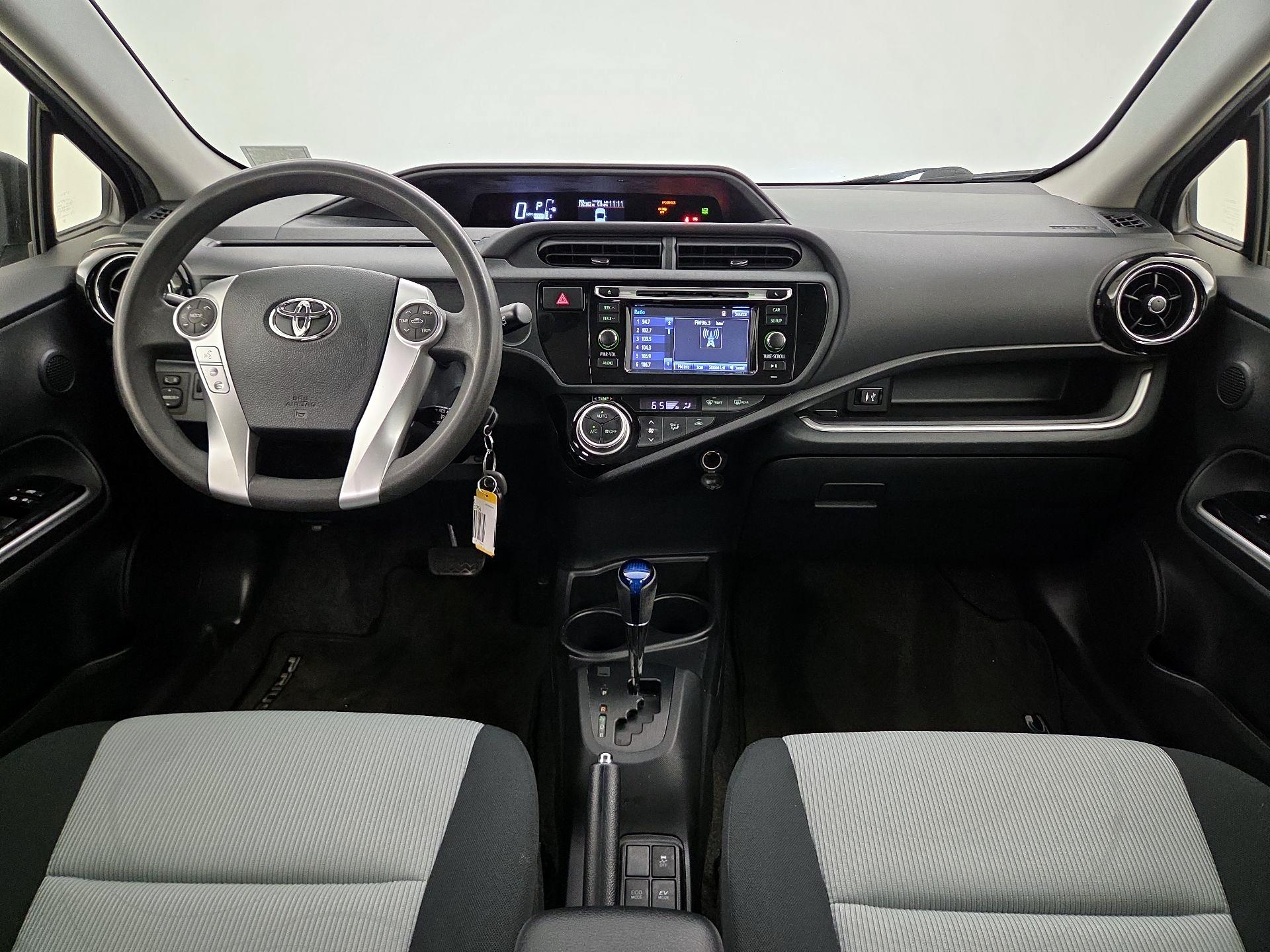 Thumbnail: 2016 Toyota Prius c - 9