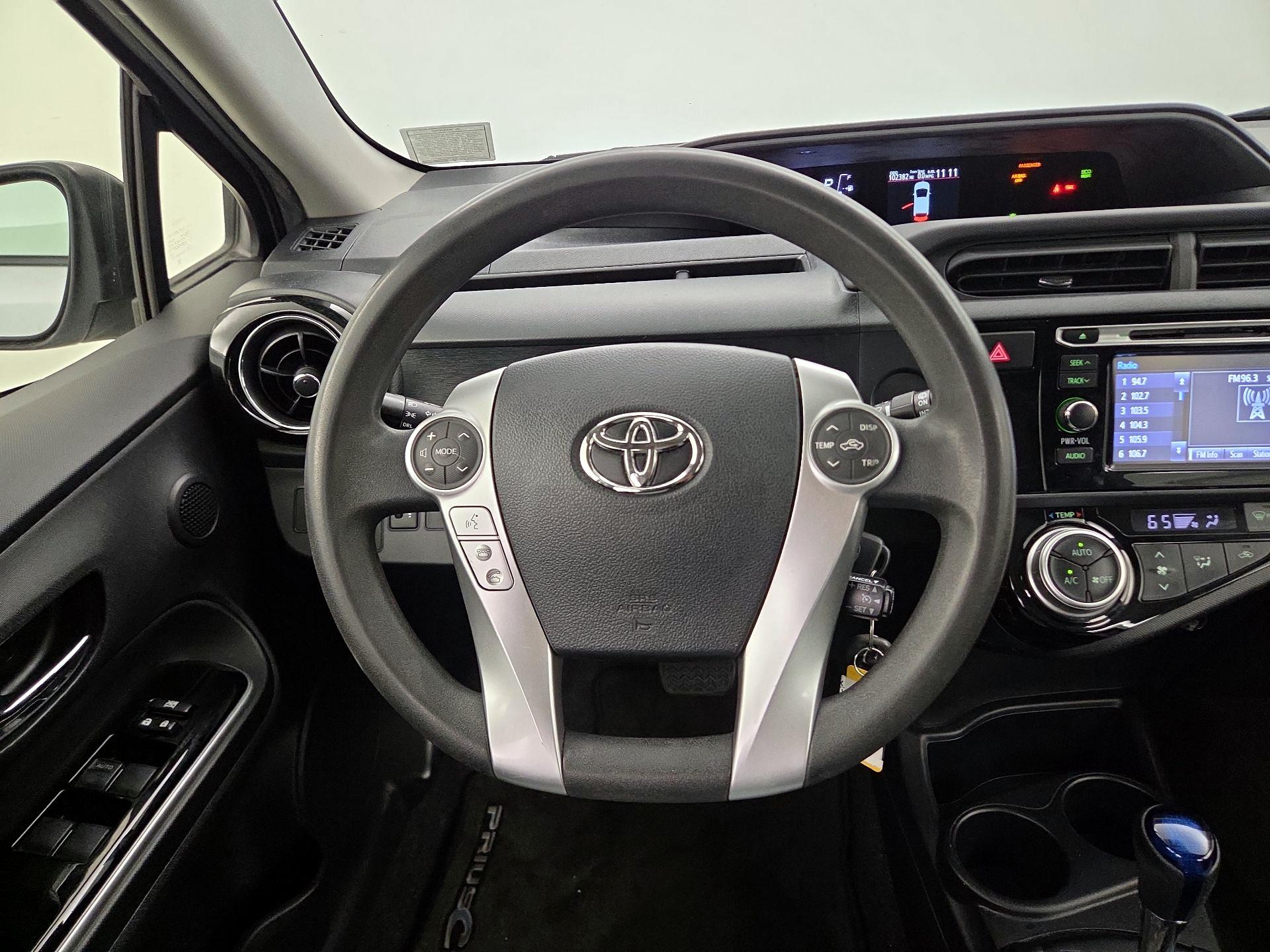 Thumbnail: 2016 Toyota Prius c - 10