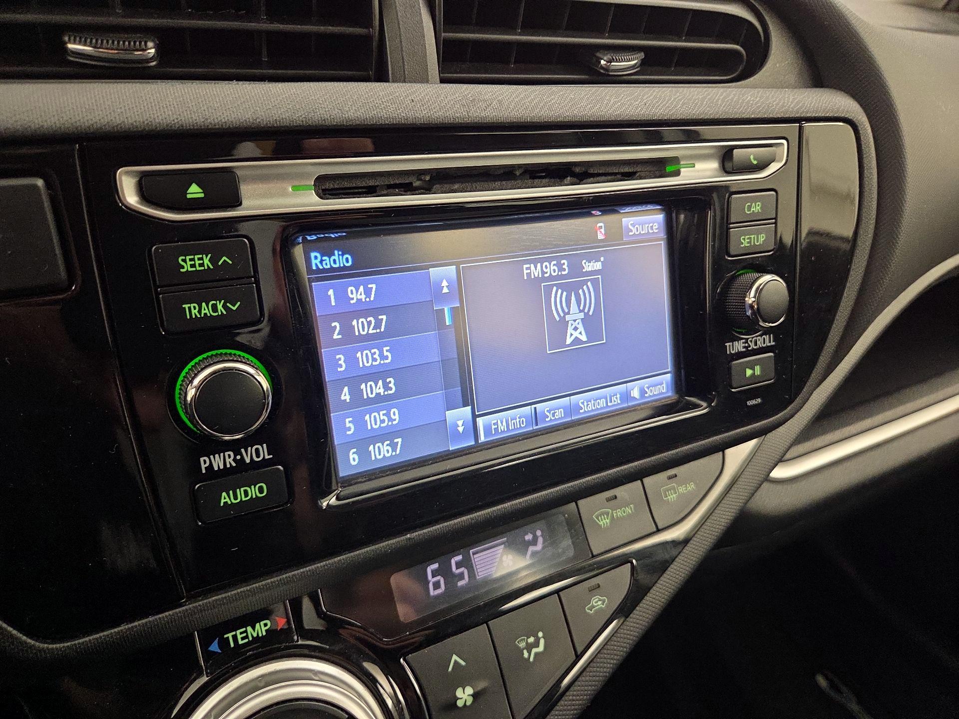 Thumbnail: 2016 Toyota Prius c - 14