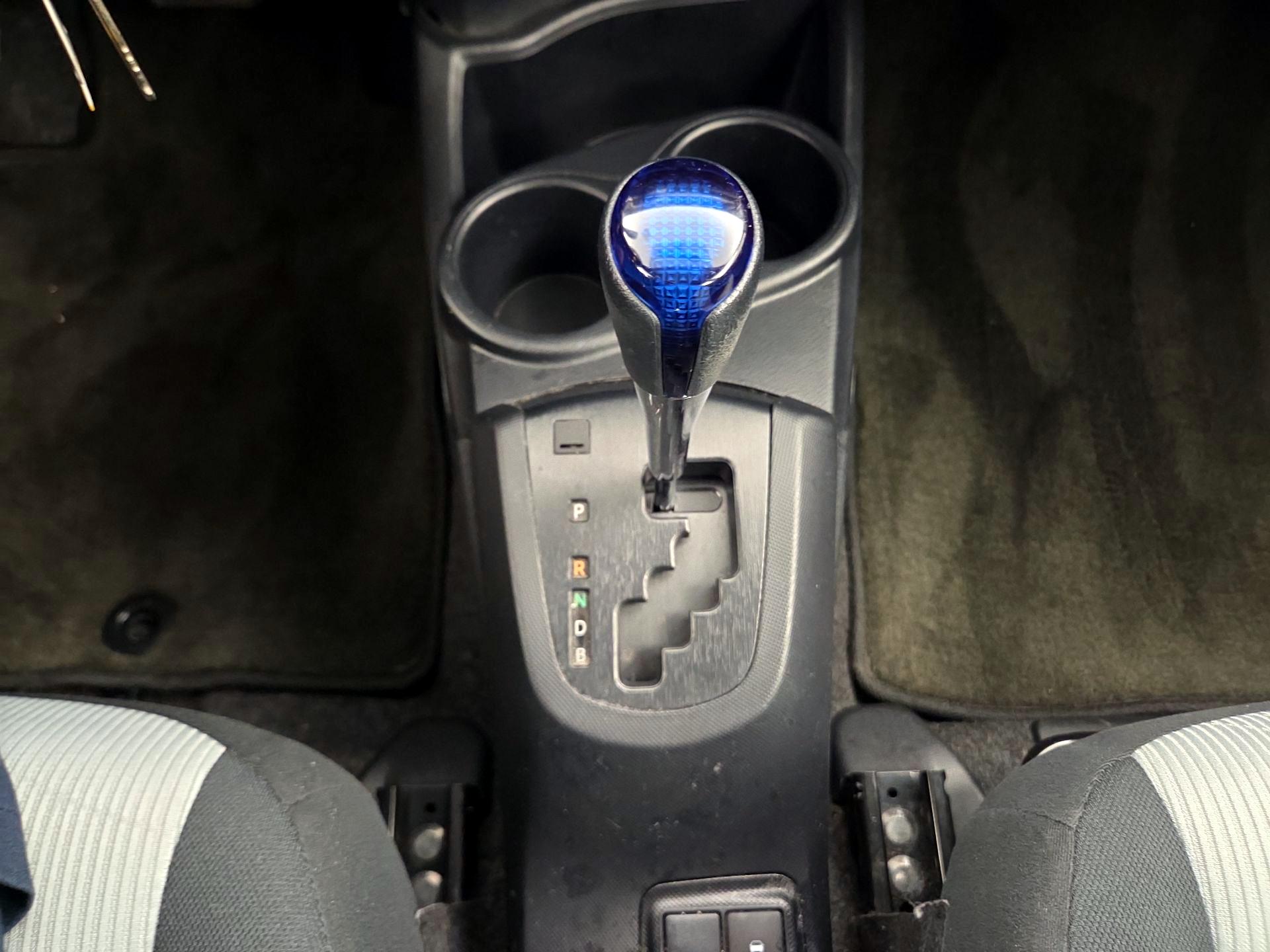 Thumbnail: 2016 Toyota Prius c - 16