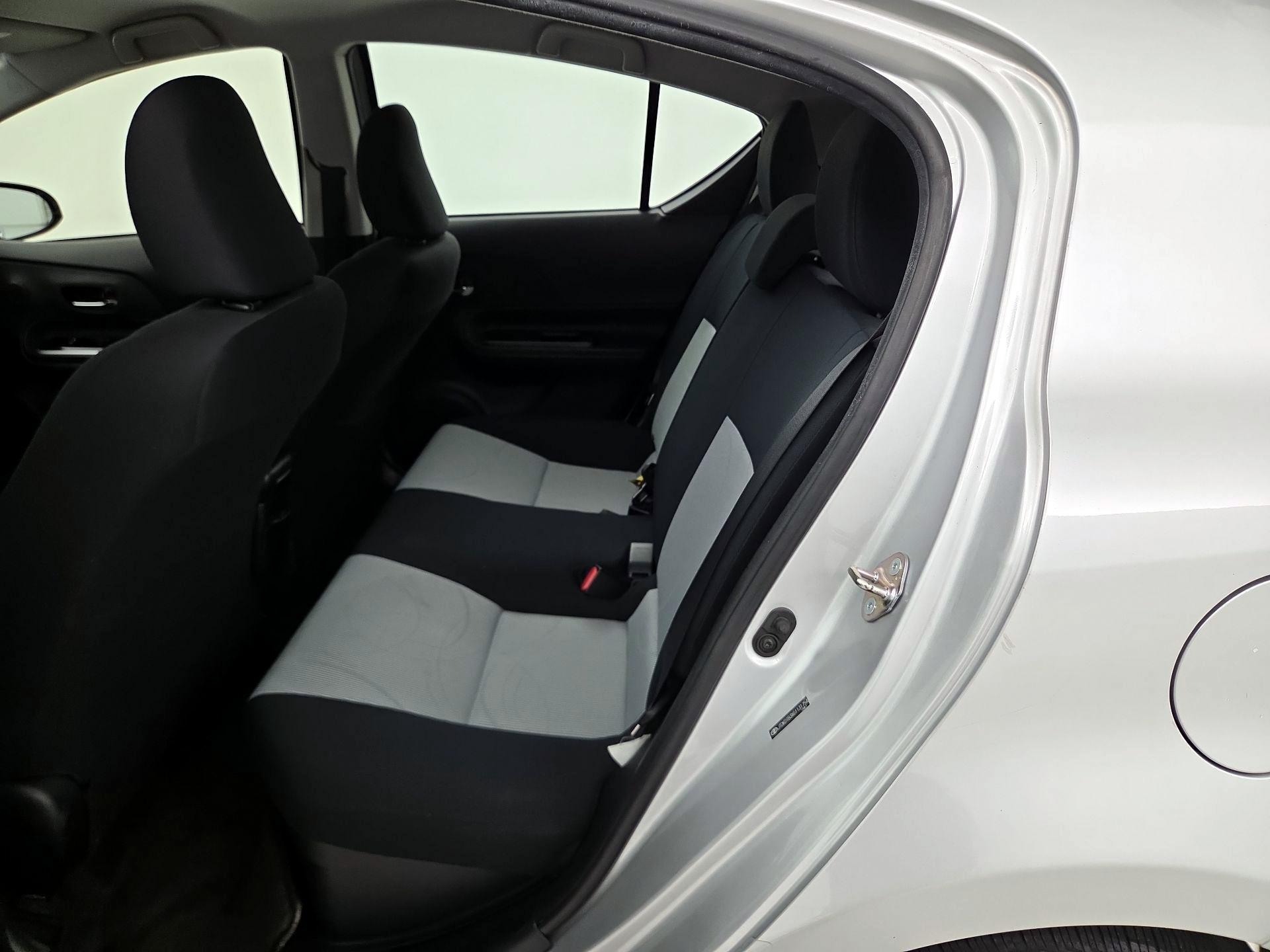 Thumbnail: 2016 Toyota Prius c - 18