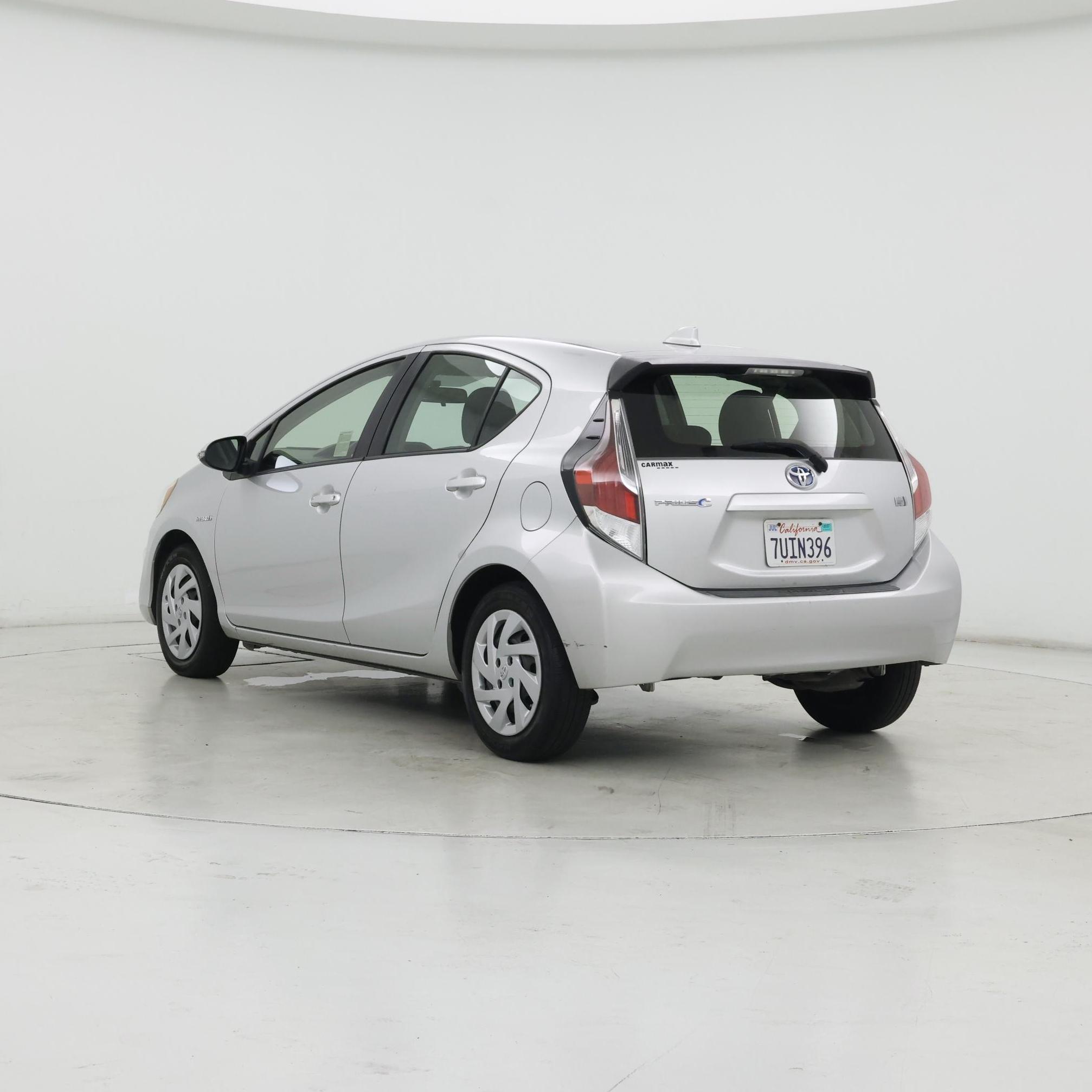 Thumbnail: 2016 Toyota Prius c - 2