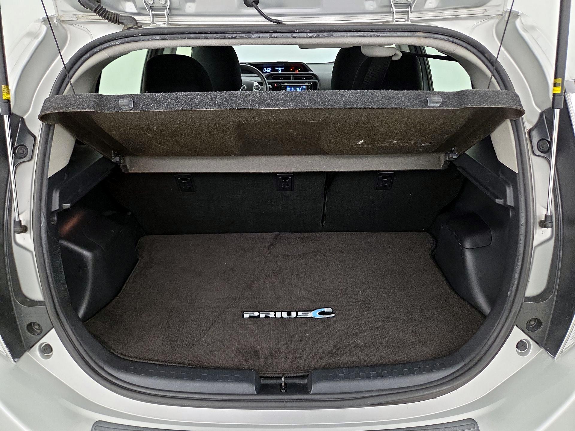 Thumbnail: 2016 Toyota Prius c - 19
