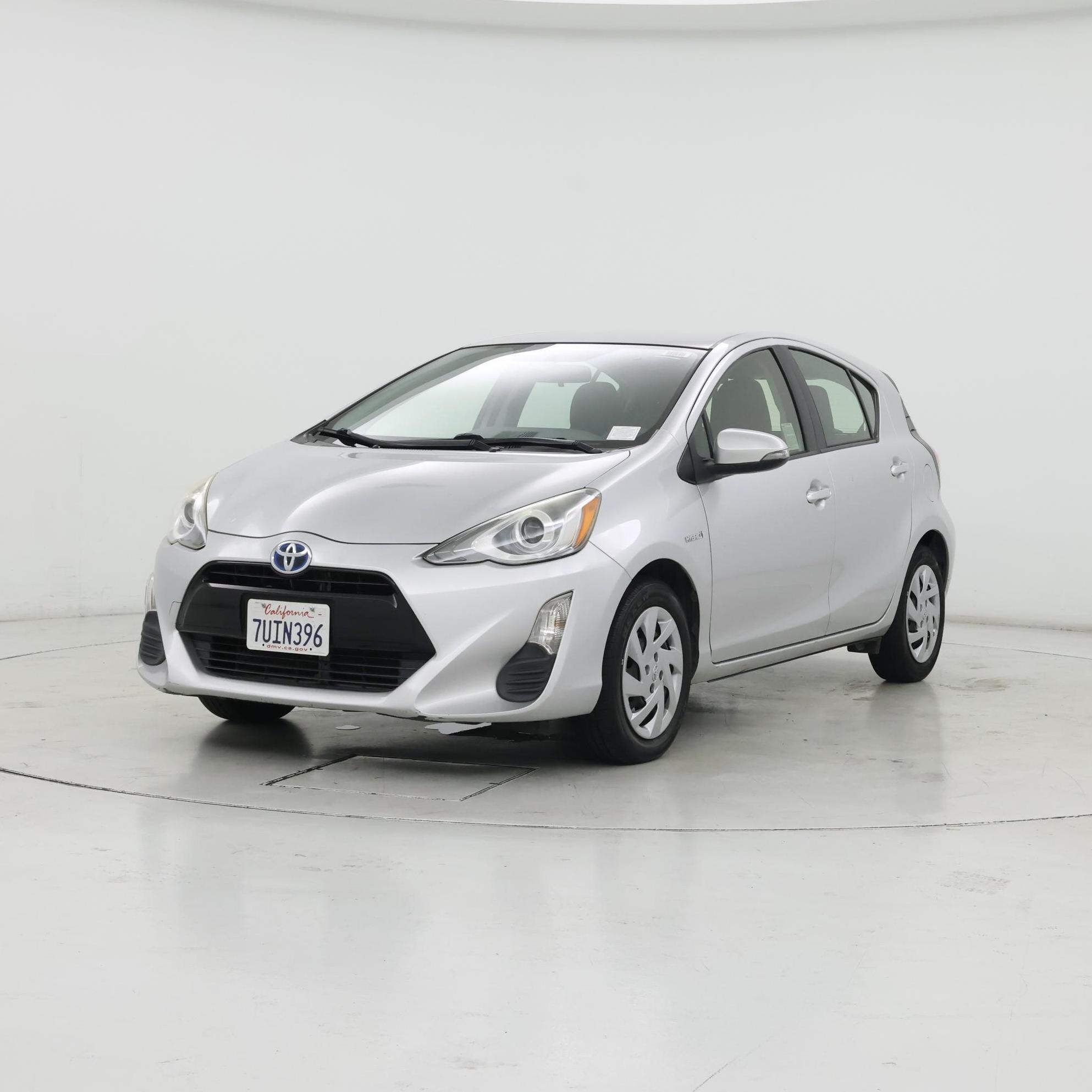 Thumbnail: 2016 Toyota Prius c - 4