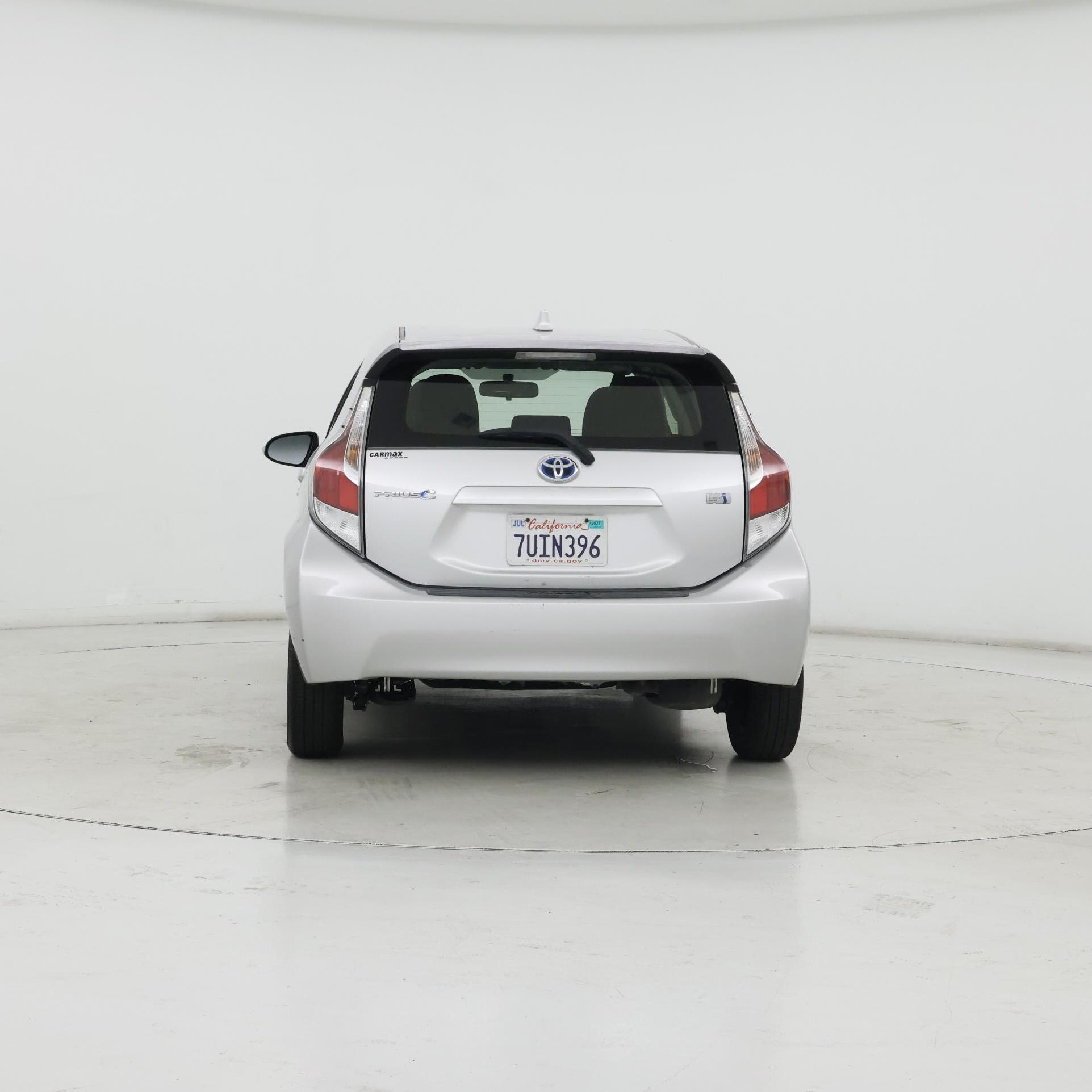 Thumbnail: 2016 Toyota Prius c - 6