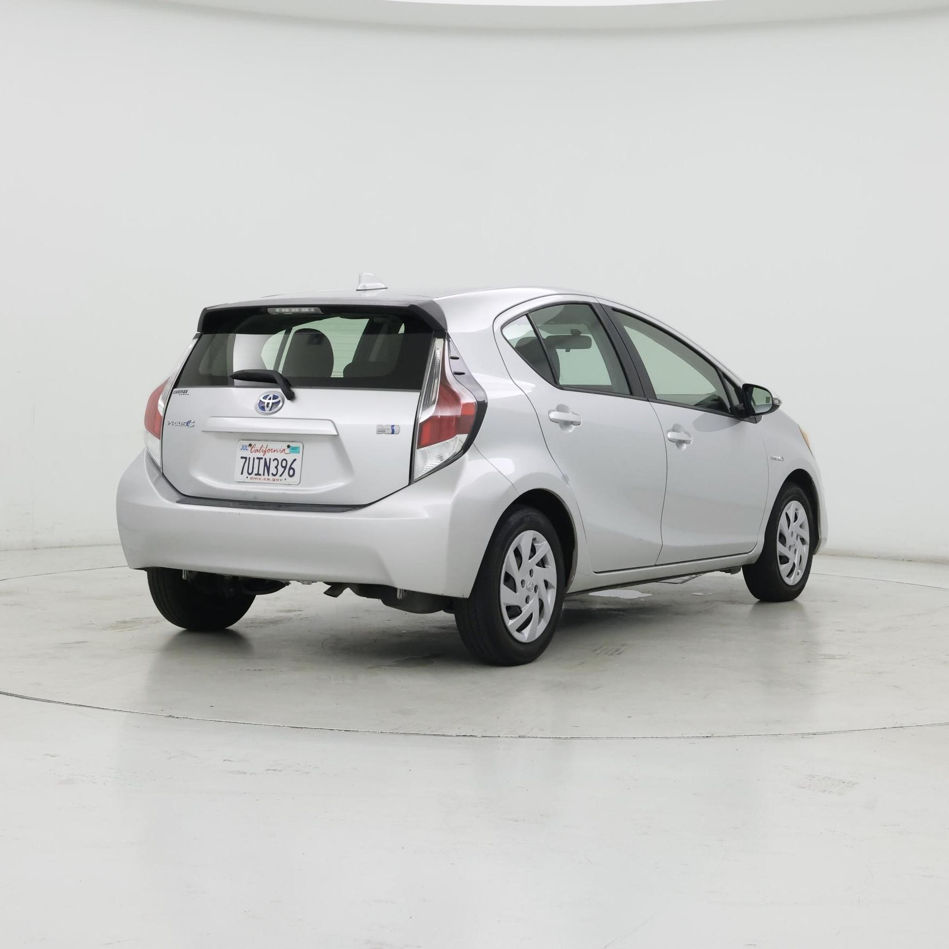 Thumbnail: 2016 Toyota Prius c - 8