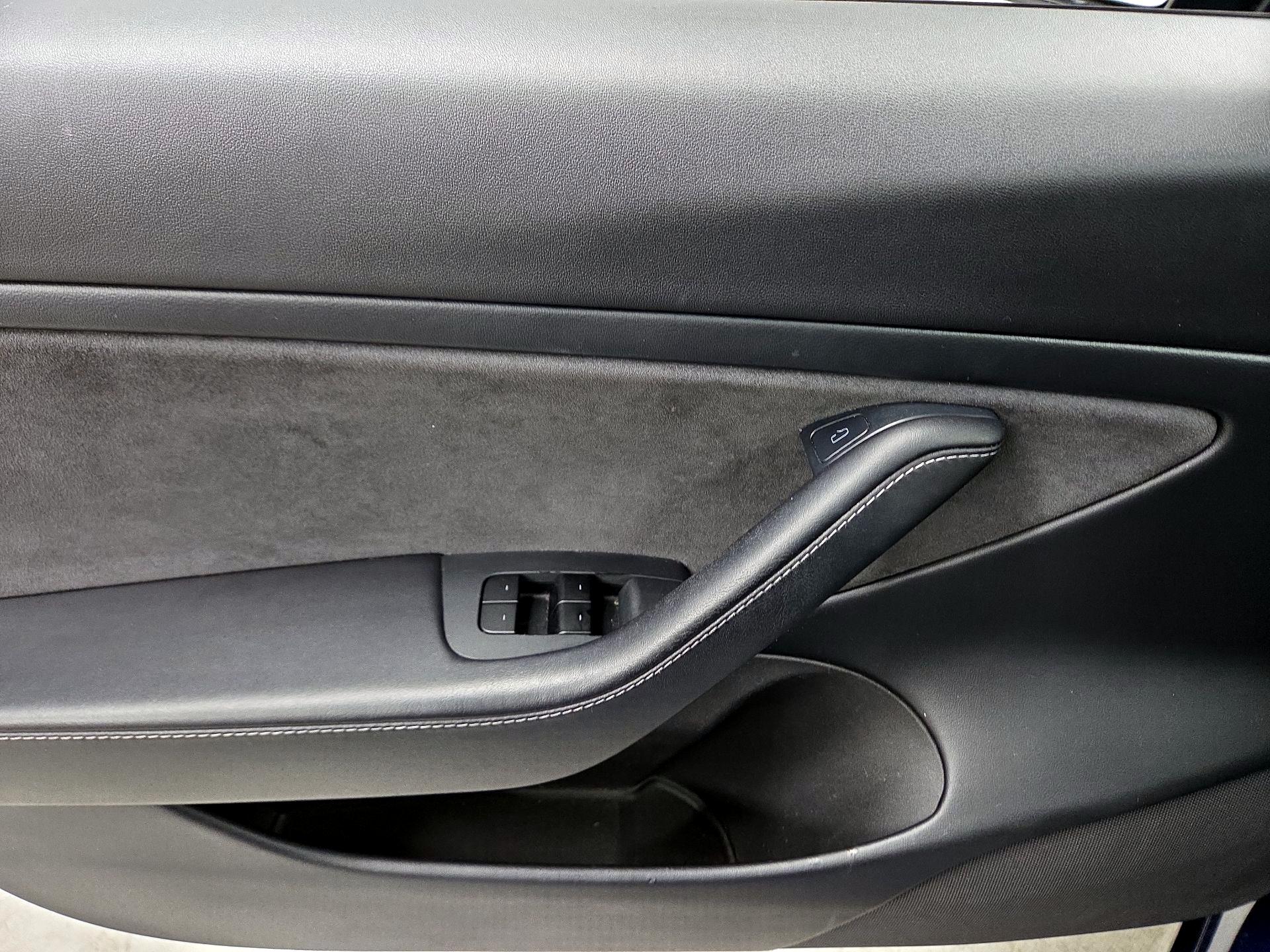 Thumbnail: 2021 Tesla Model 3 - 12