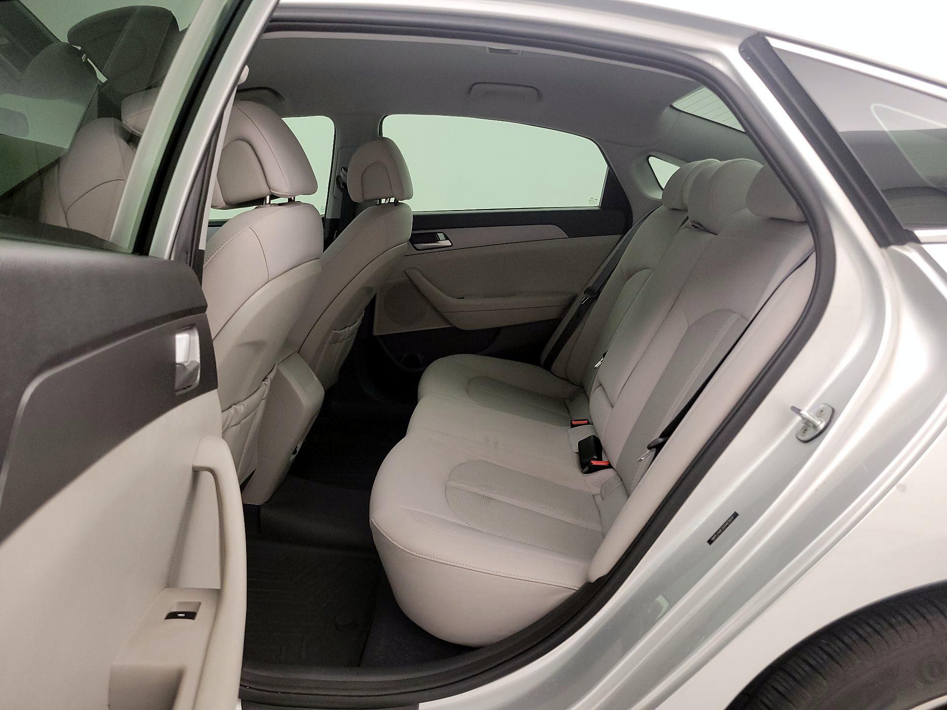 Thumbnail: 2016 Hyundai Sonata - 18