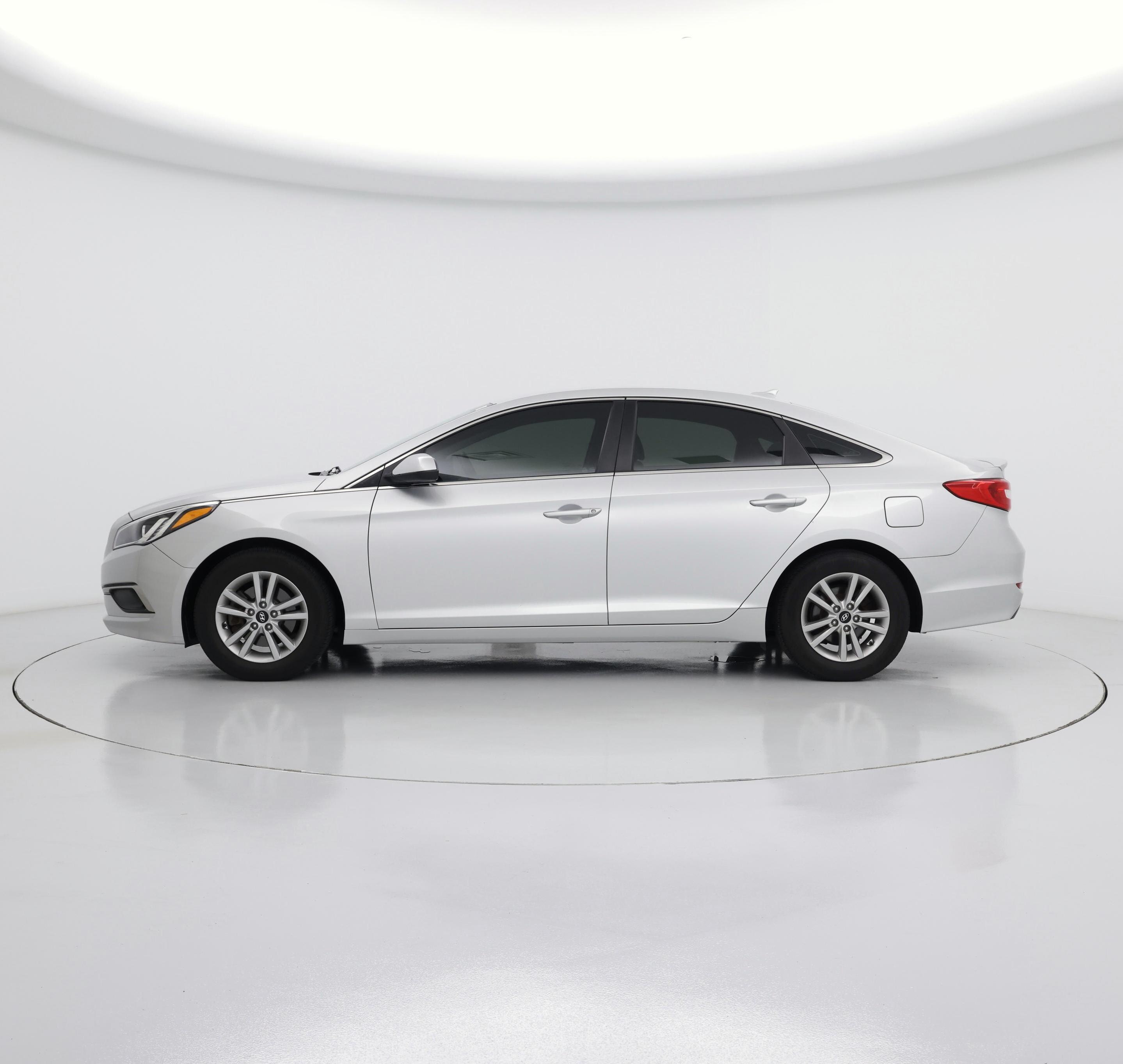 Thumbnail: 2016 Hyundai Sonata - 3