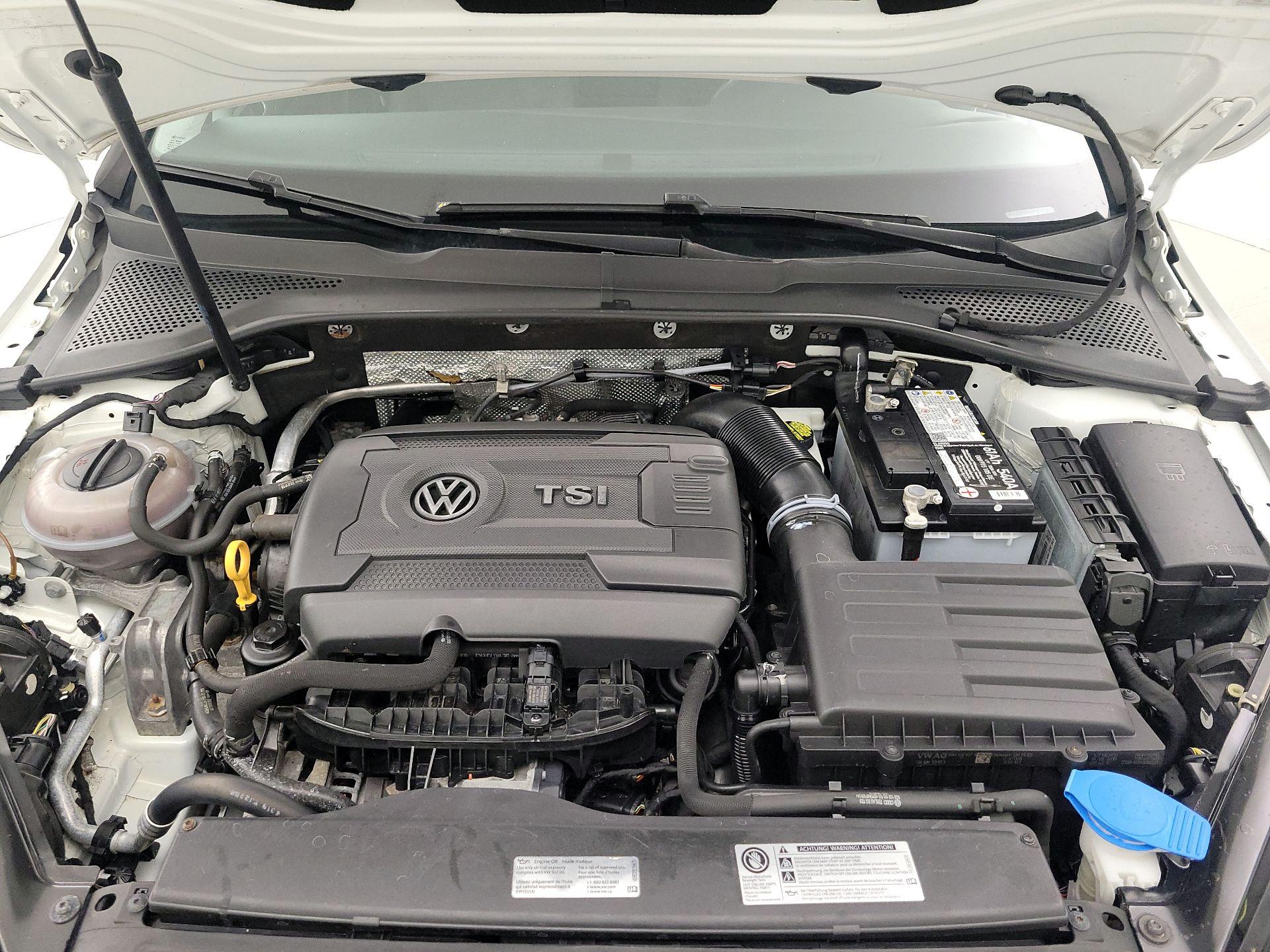 Thumbnail: 2016 Volkswagen Golf - 20