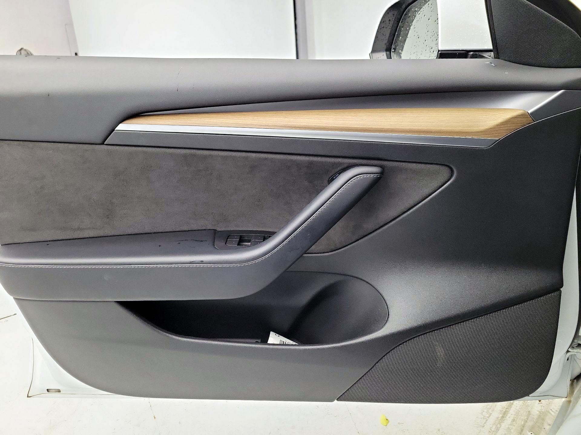 Thumbnail: 2022 Tesla Model 3 - 12