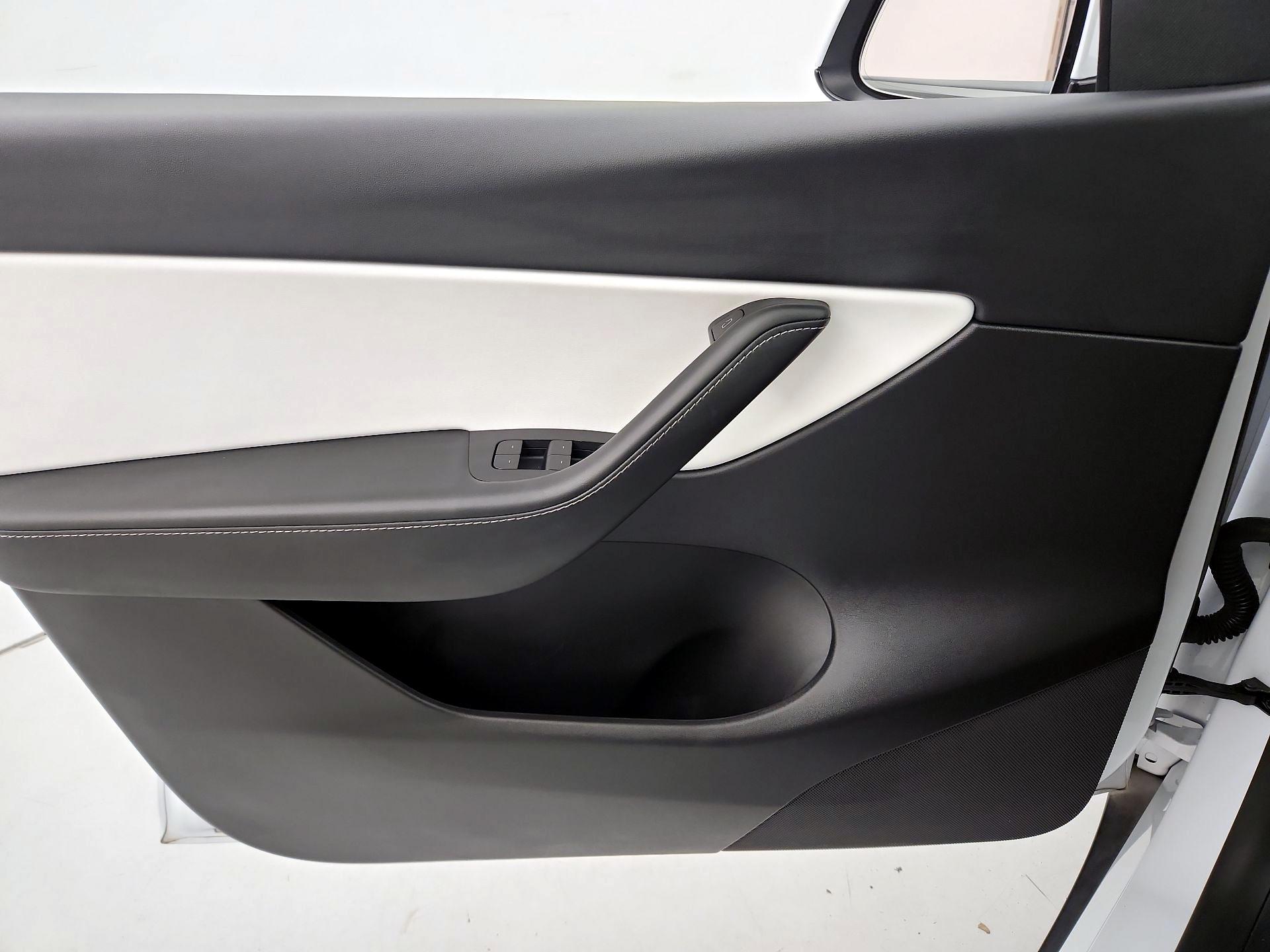 Thumbnail: 2022 Tesla Model Y - 12