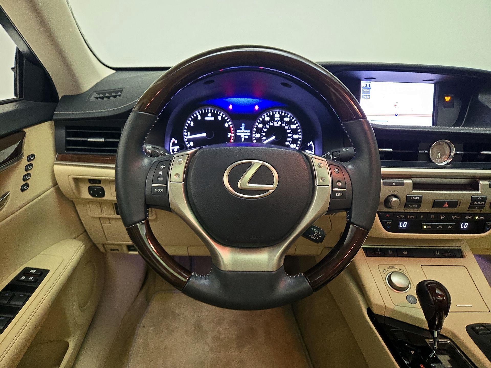 Thumbnail: 2014 Lexus ES - 10