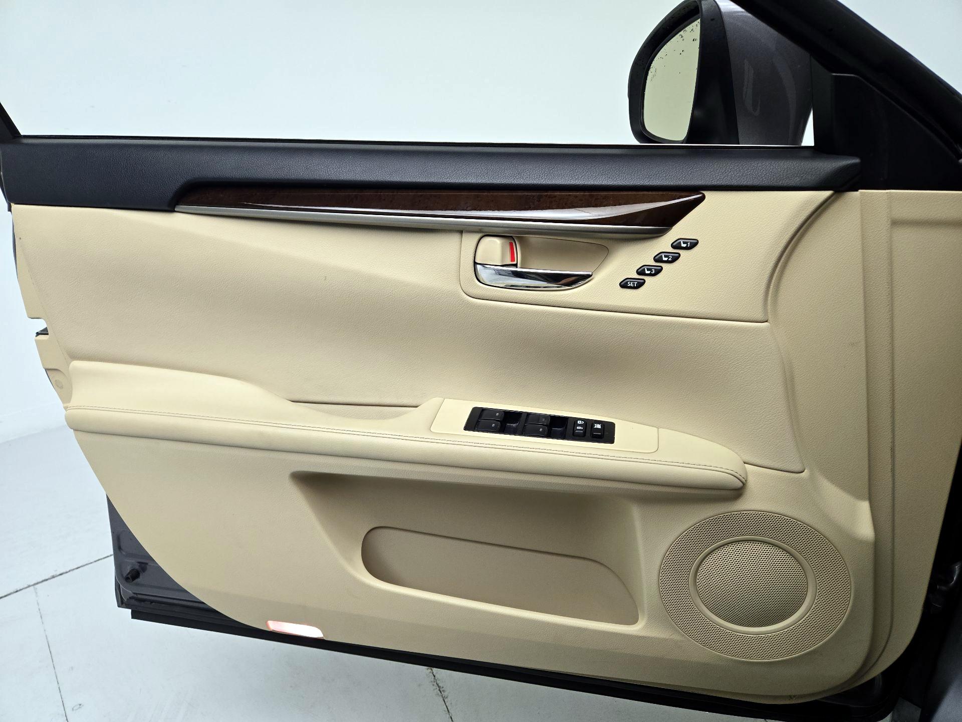 Thumbnail: 2014 Lexus ES - 12
