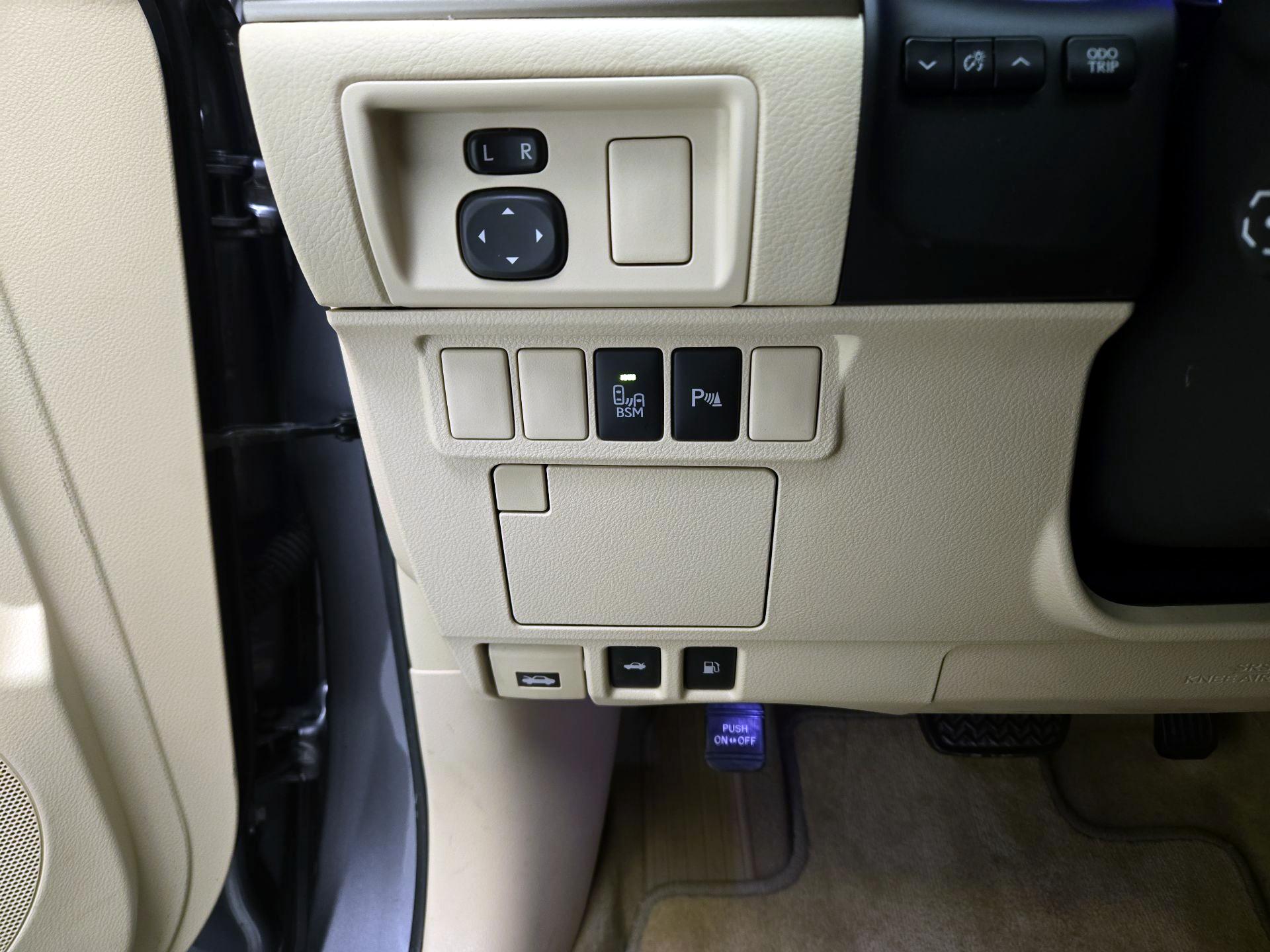 Thumbnail: 2014 Lexus ES - 13
