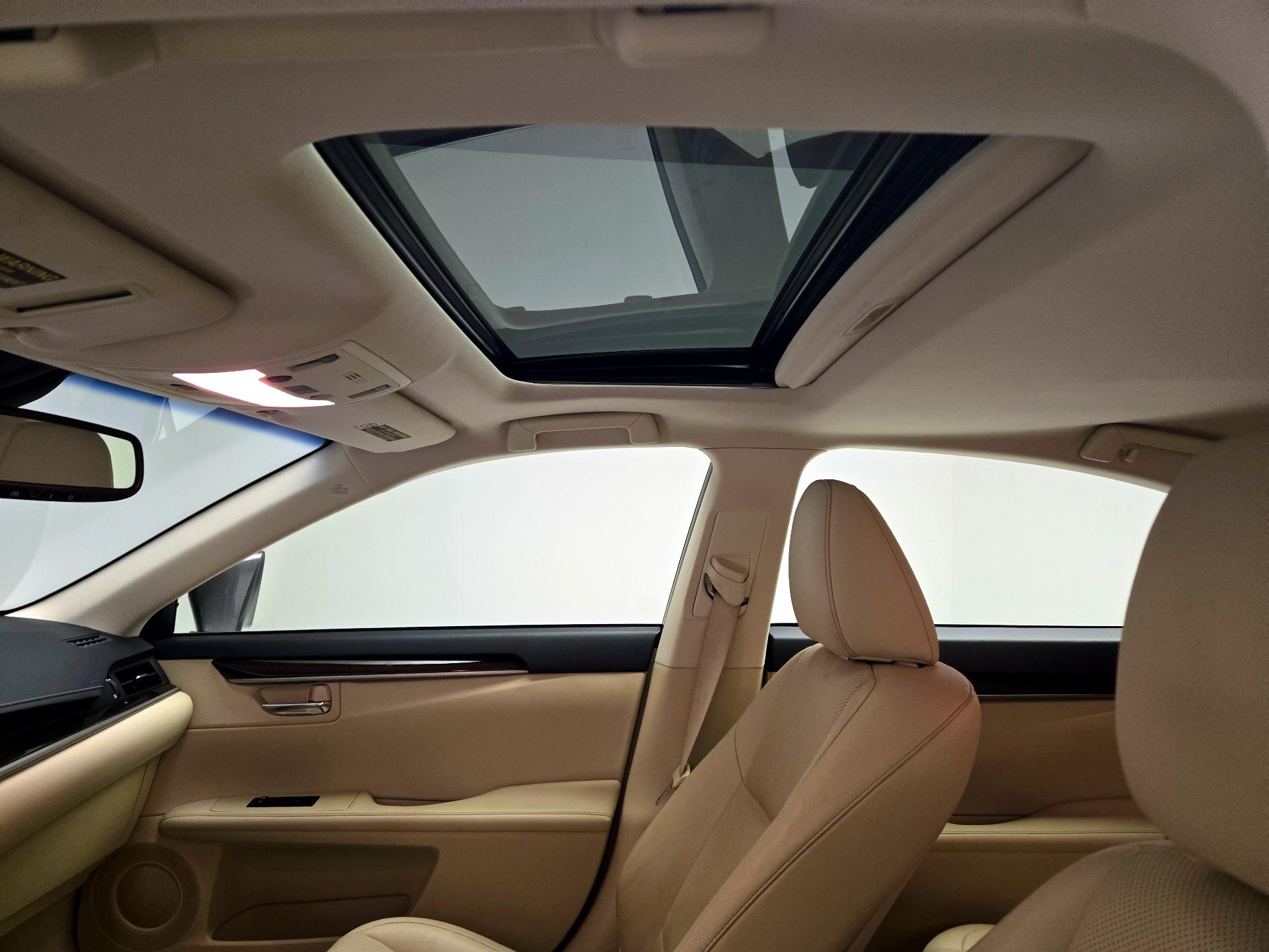 Thumbnail: 2014 Lexus ES - 20