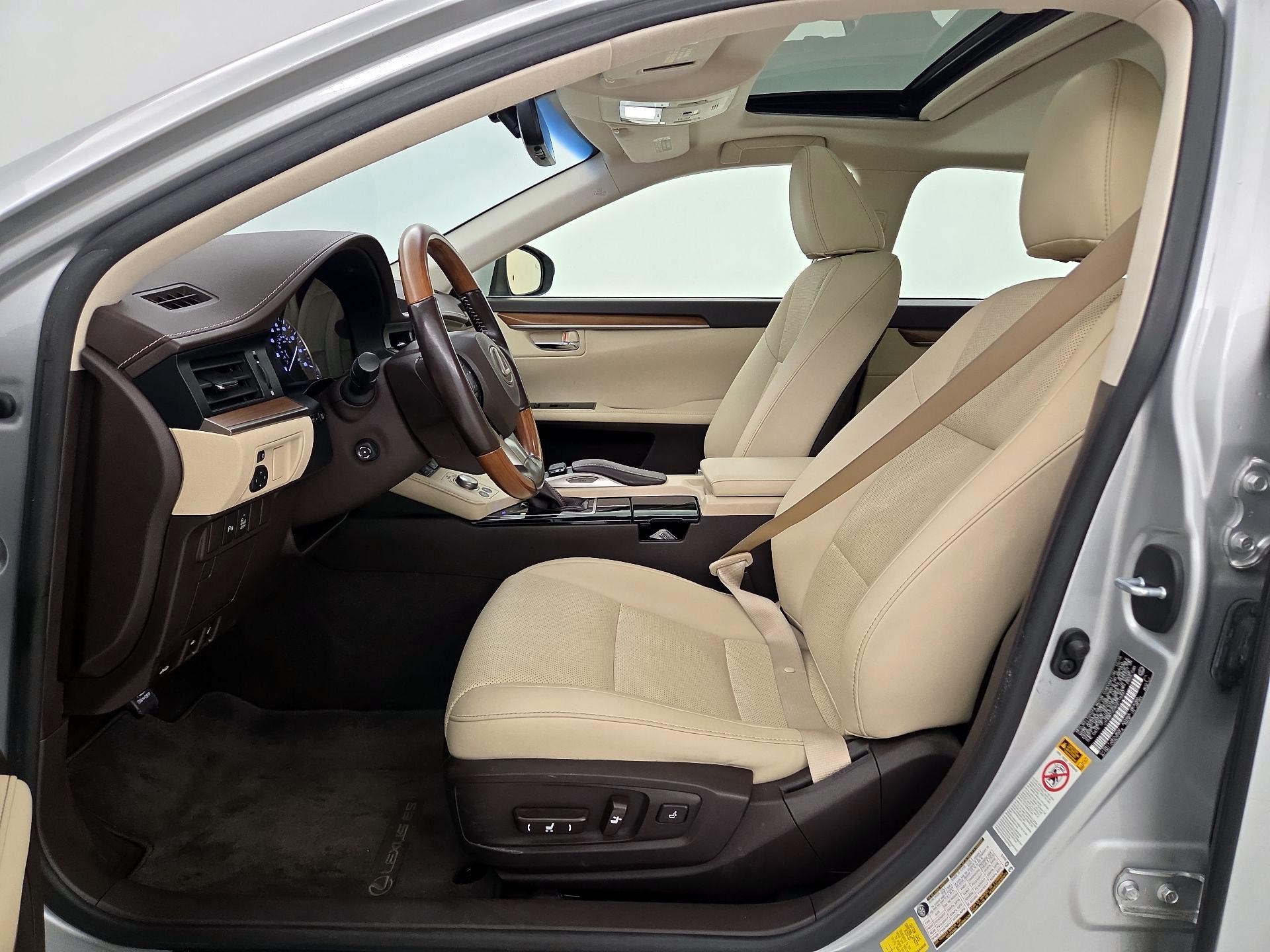 Thumbnail: 2016 Lexus ES - 11