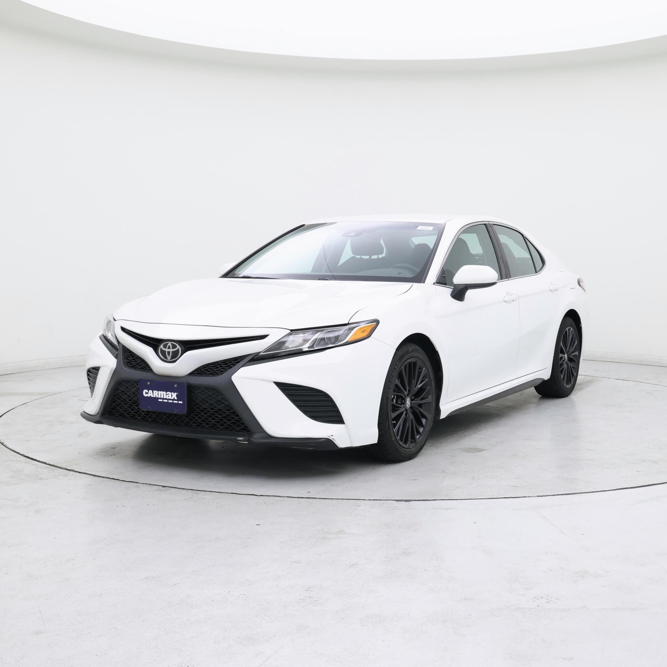 Thumbnail: 2018 Toyota Camry - 4