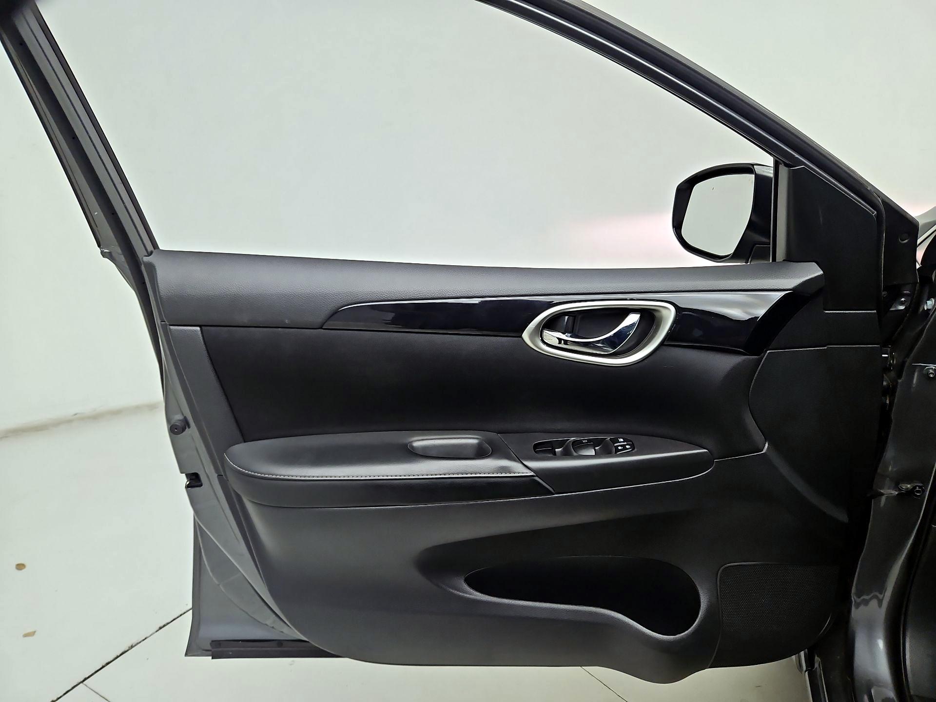 Thumbnail: 2018 Nissan Sentra - 12