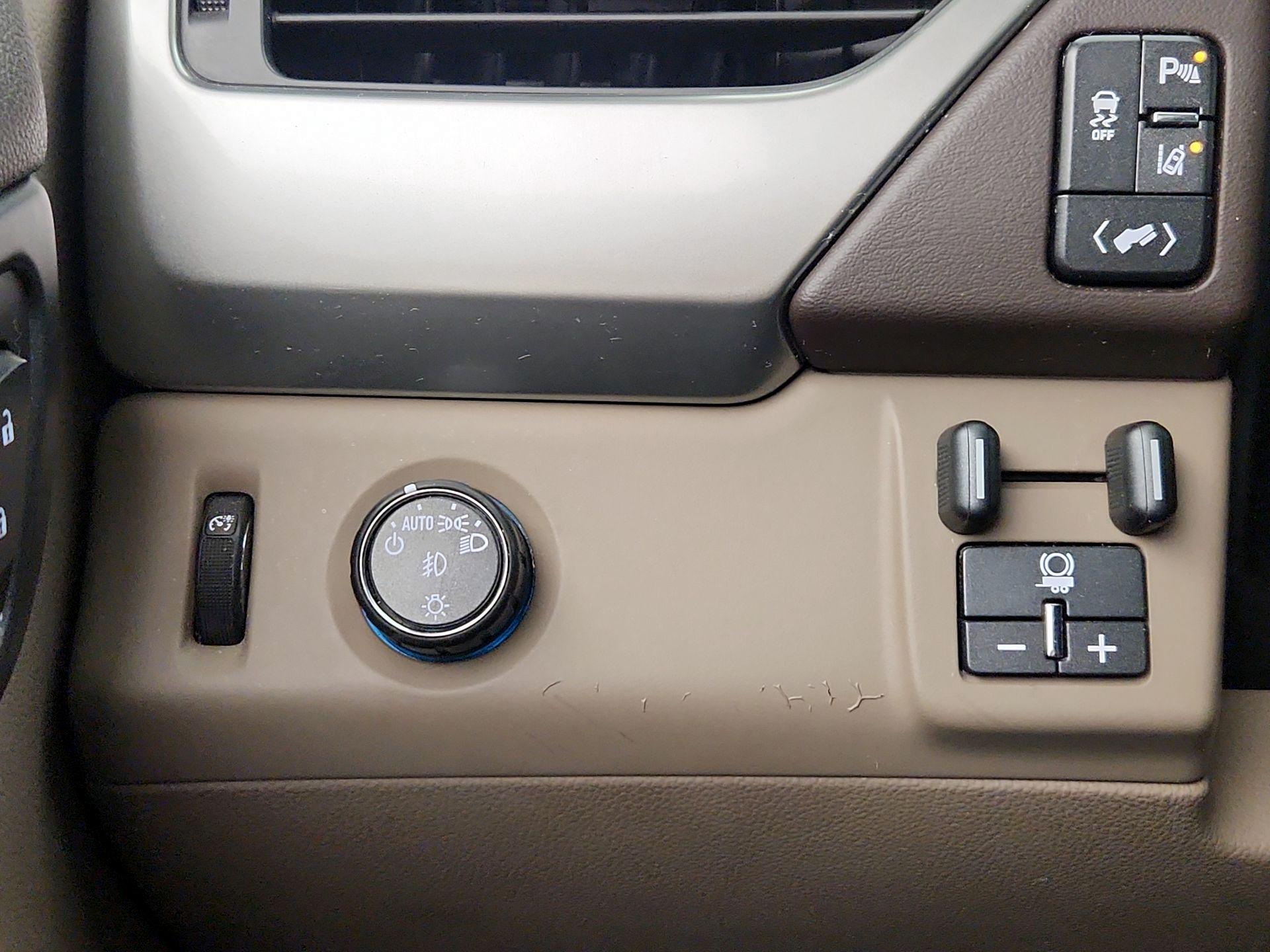 Thumbnail: 2015 Chevrolet Tahoe - 13