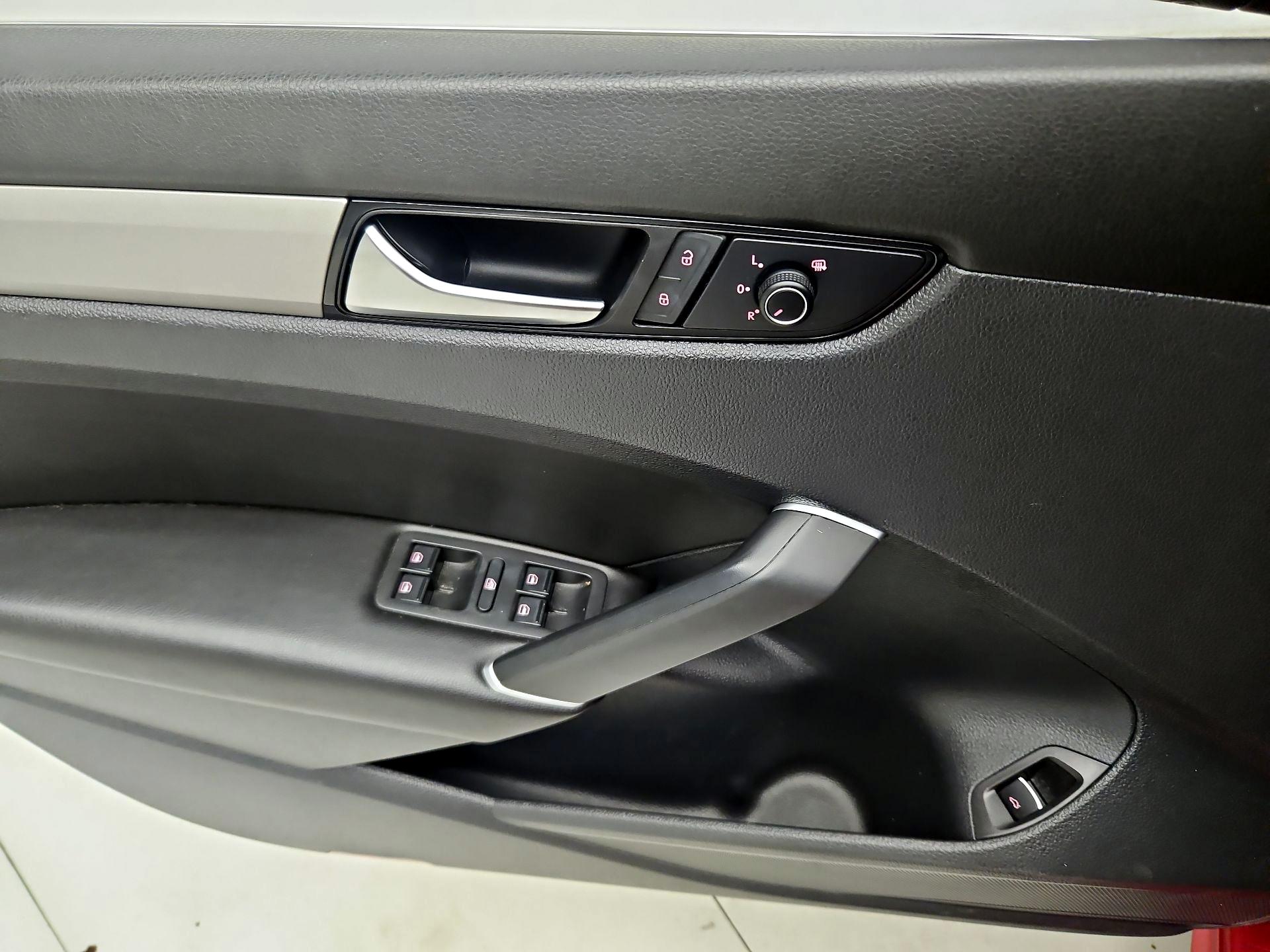 Thumbnail: 2022 Volkswagen Passat - 12