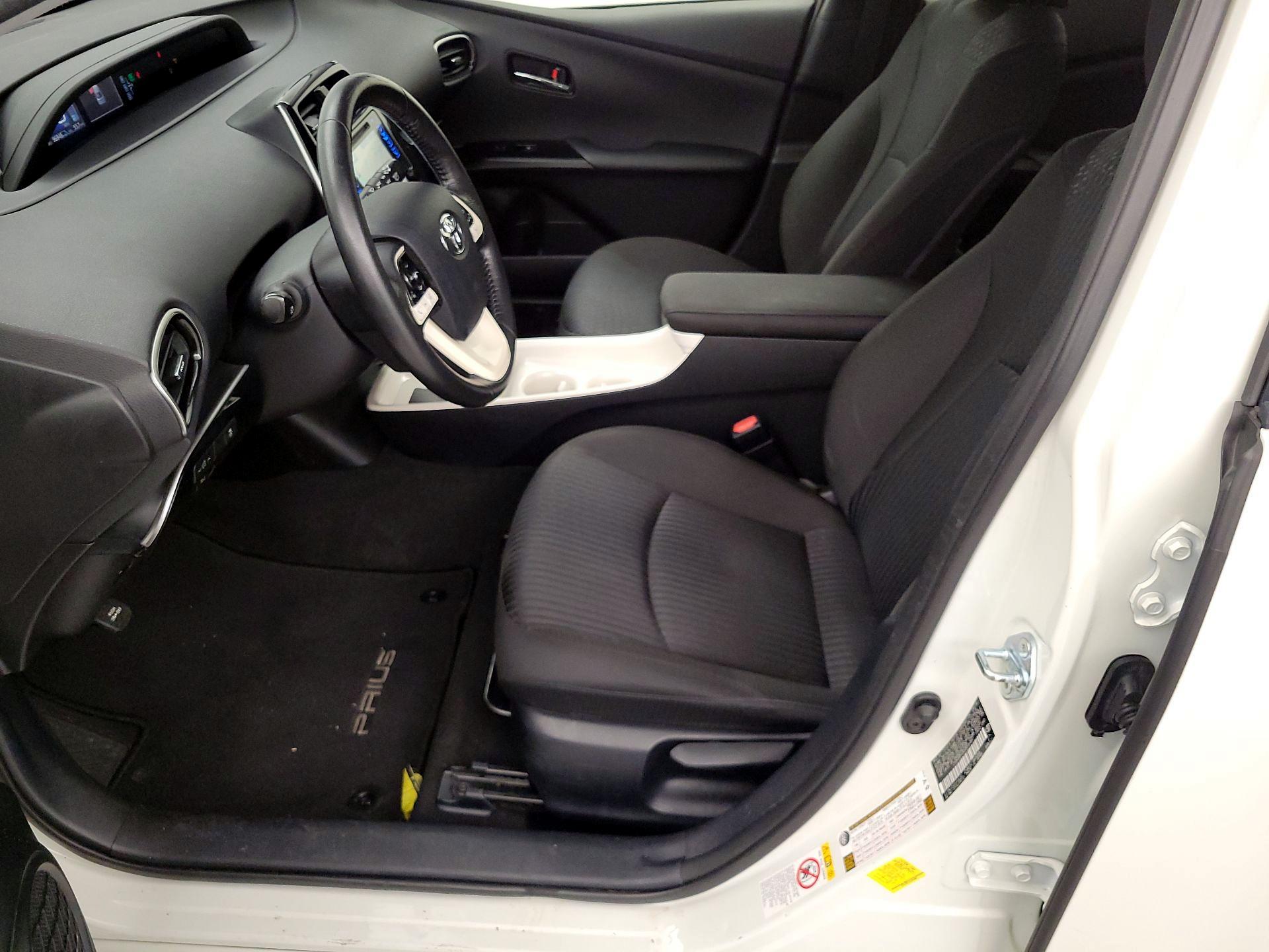 Thumbnail: 2016 Toyota Prius - 11