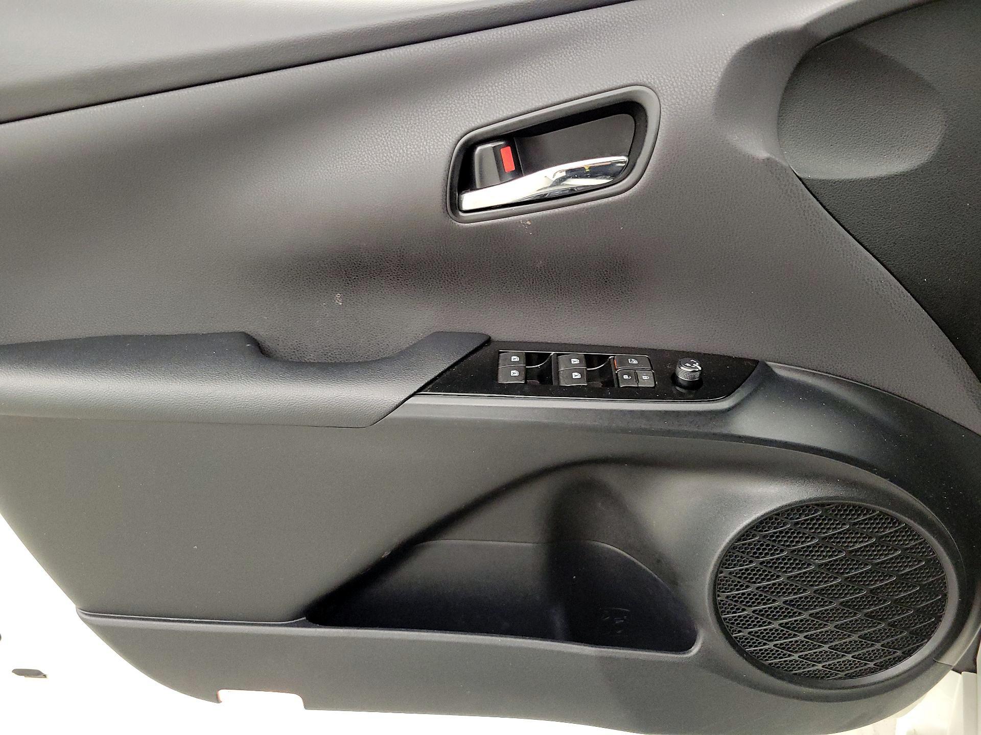 Thumbnail: 2016 Toyota Prius - 12