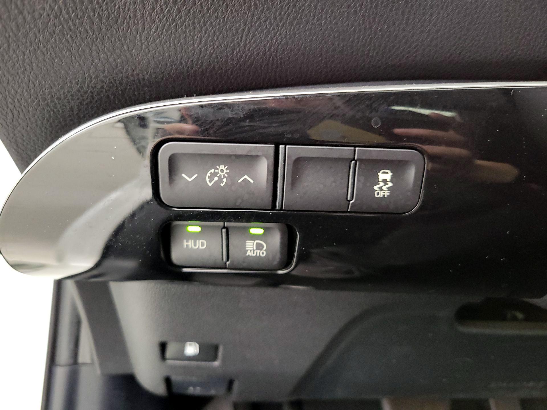 Thumbnail: 2016 Toyota Prius - 13