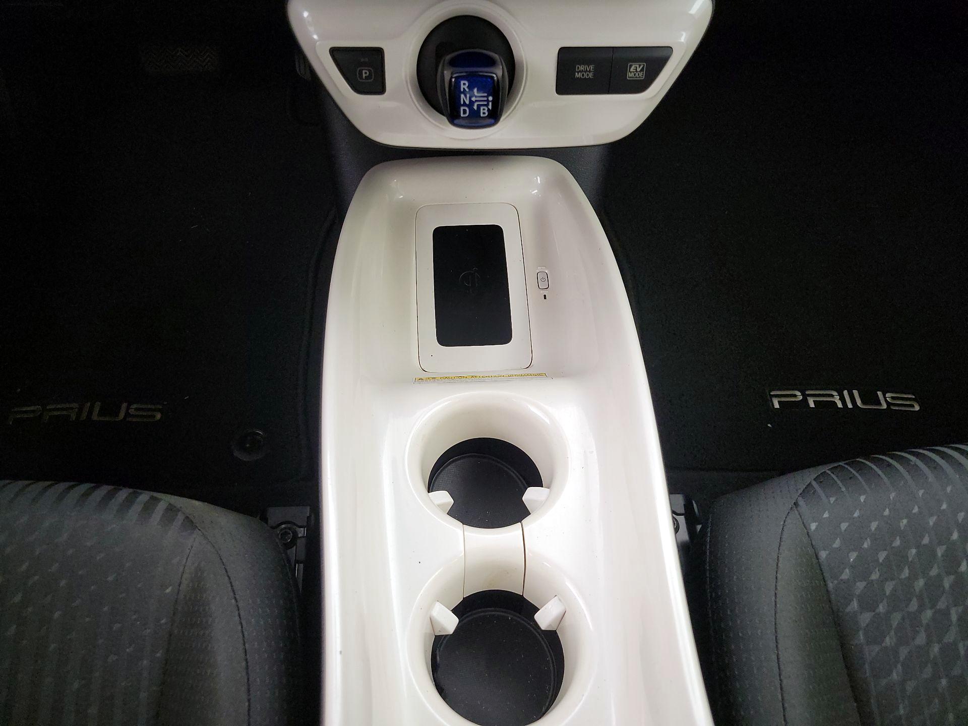 Thumbnail: 2016 Toyota Prius - 18
