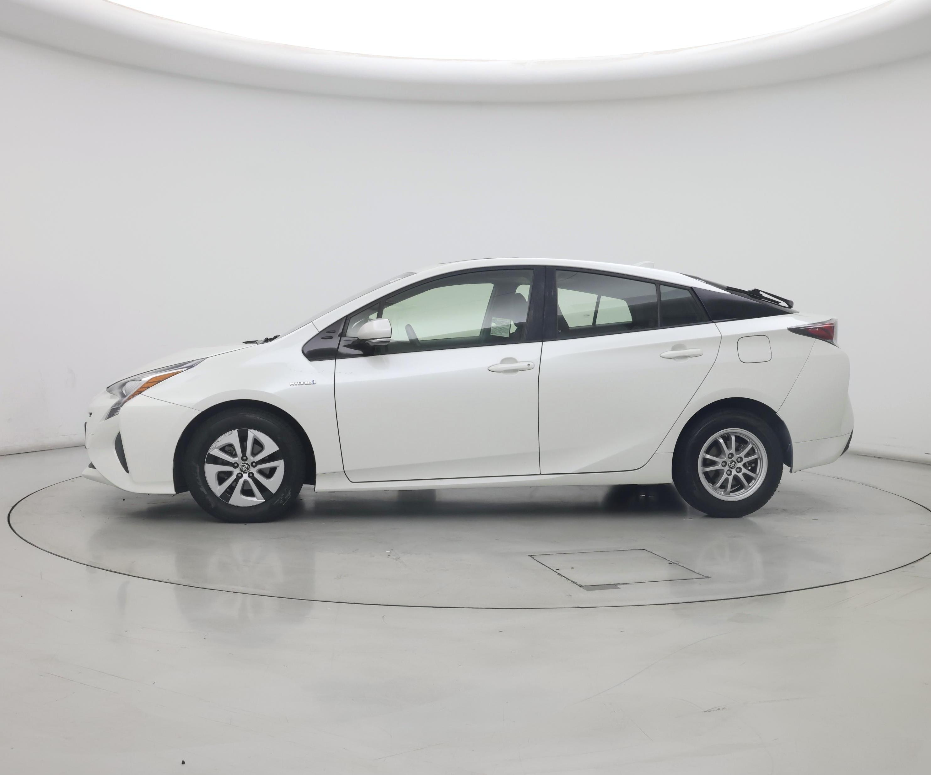 Thumbnail: 2016 Toyota Prius - 3