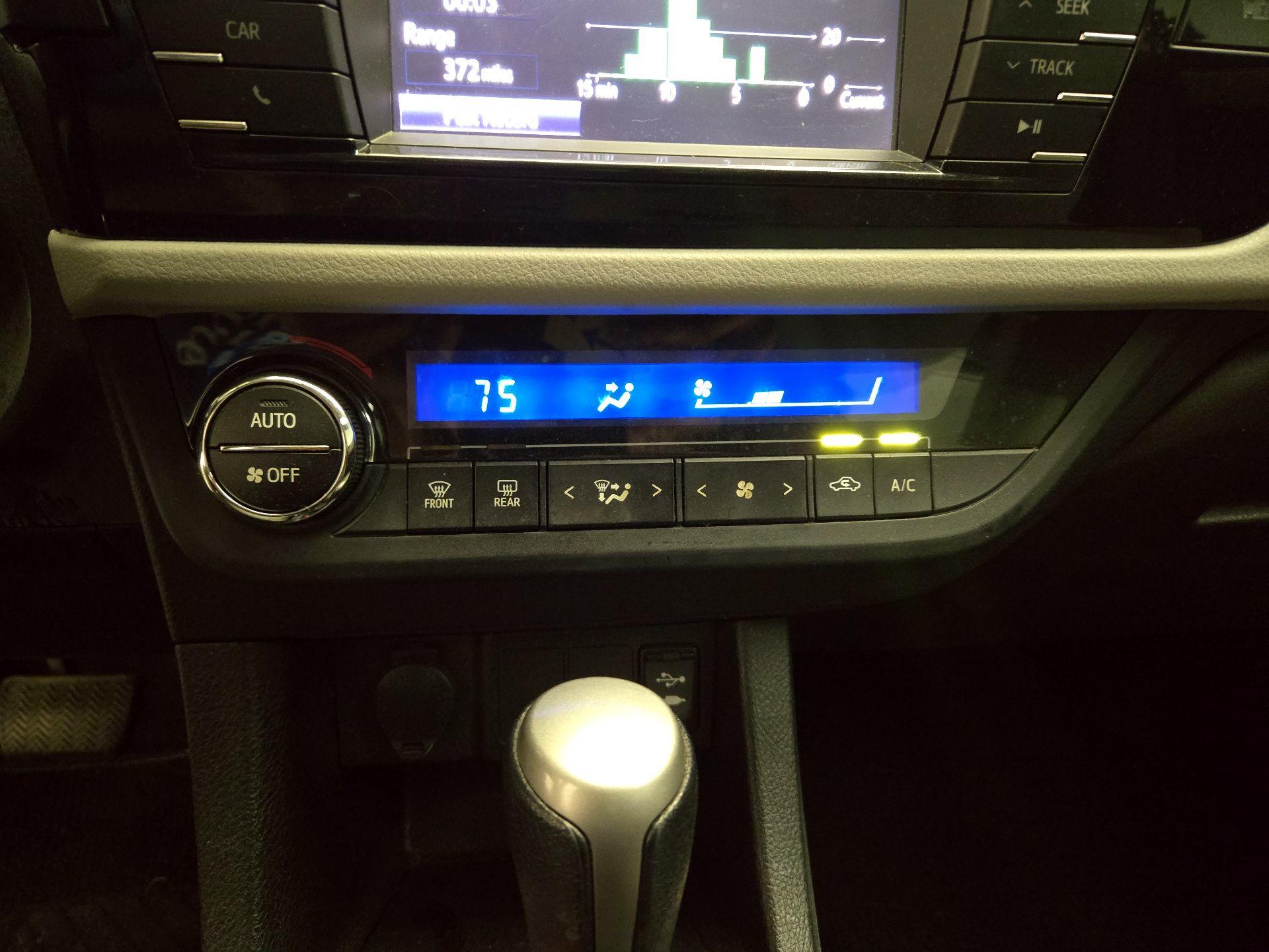Thumbnail: 2014 Toyota Corolla - 16