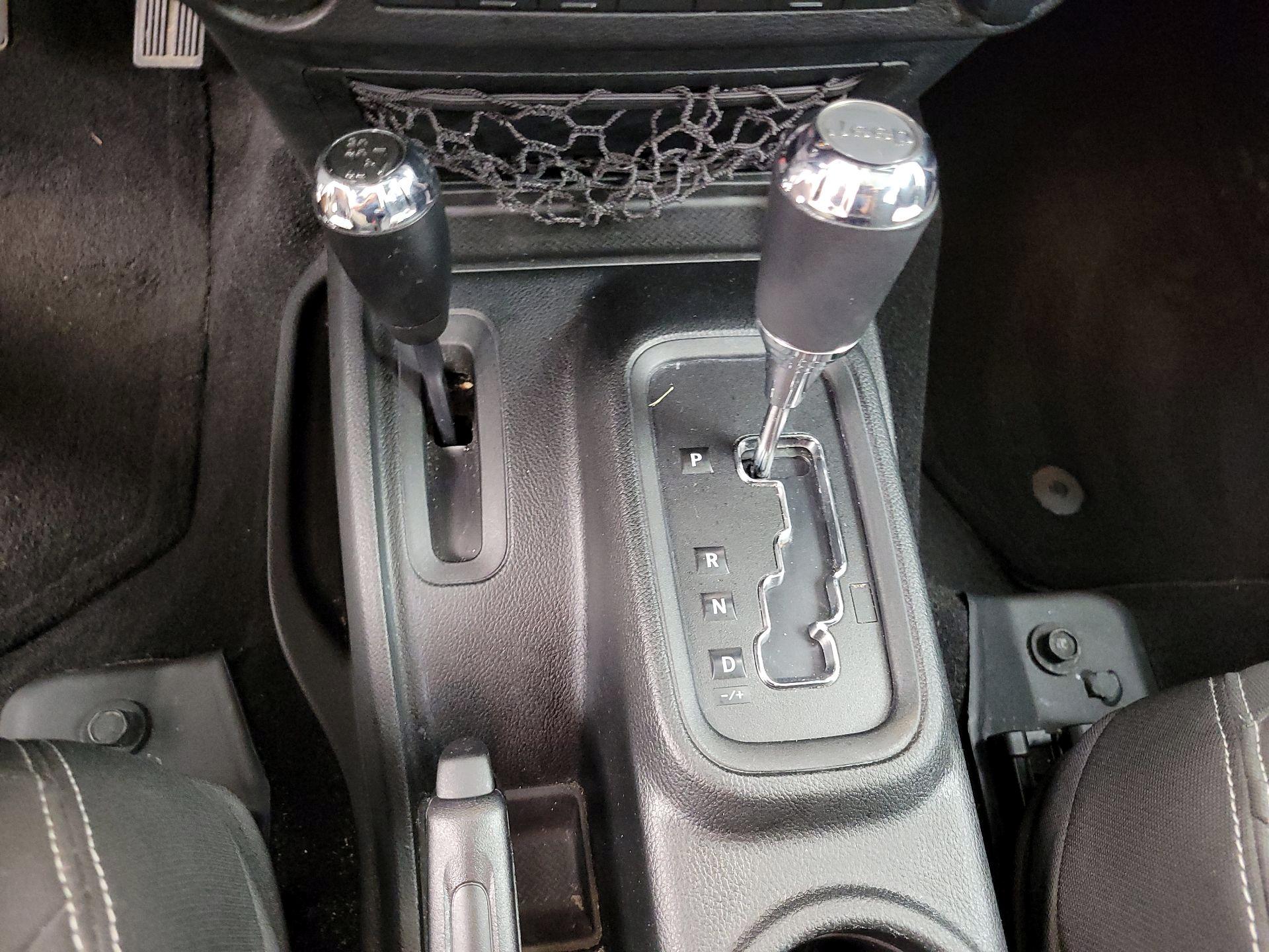 Thumbnail: 2017 Jeep Wrangler - 15