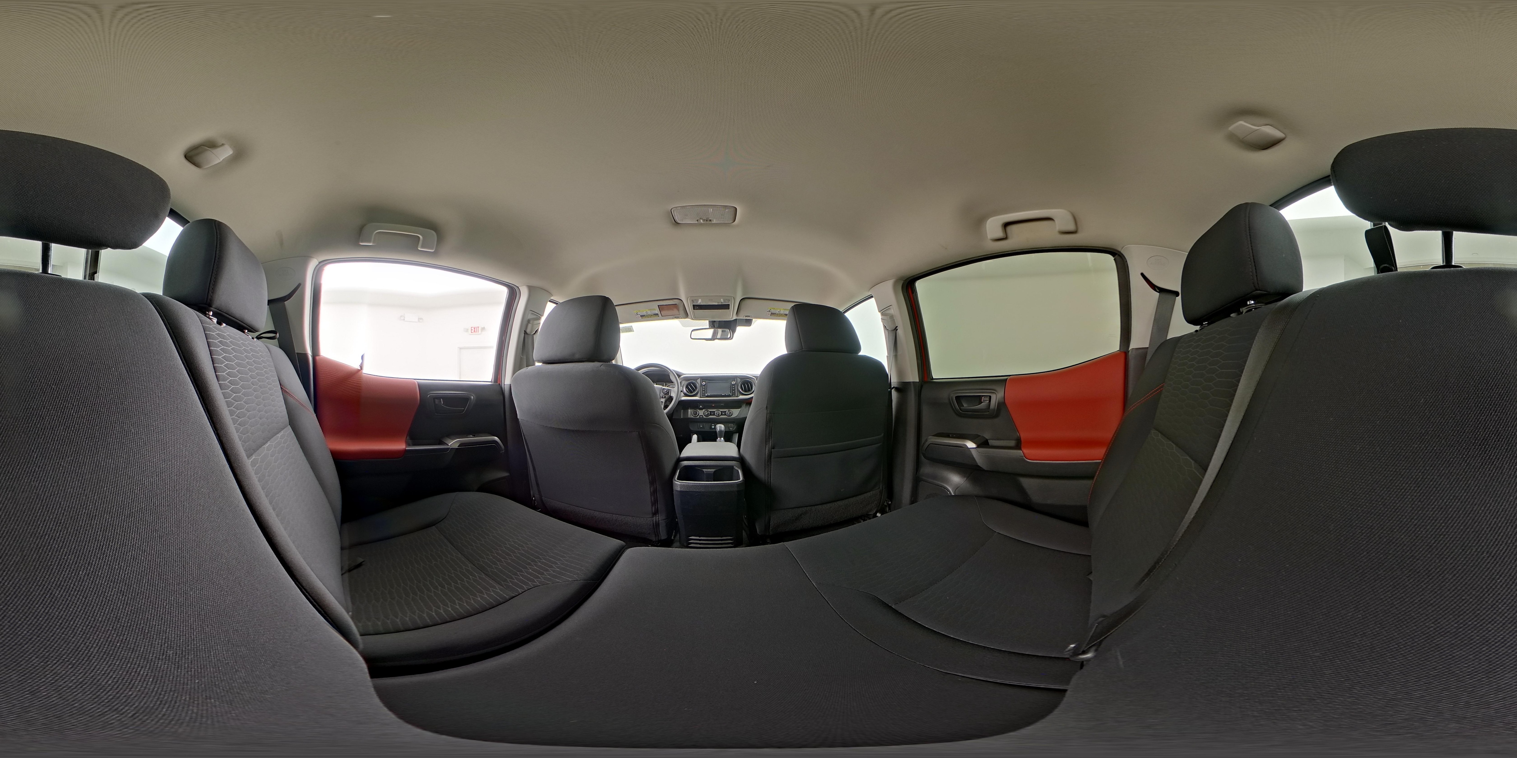 2018 Toyota Tacoma SR5 - Photo 25