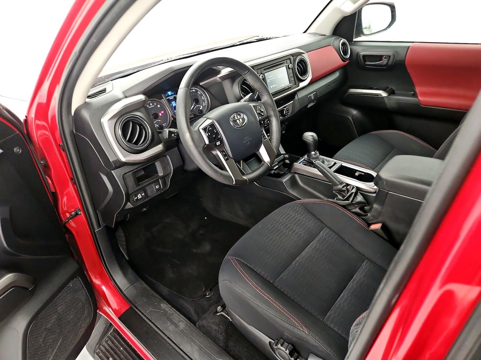 2018 Toyota Tacoma SR5 - Photo 12