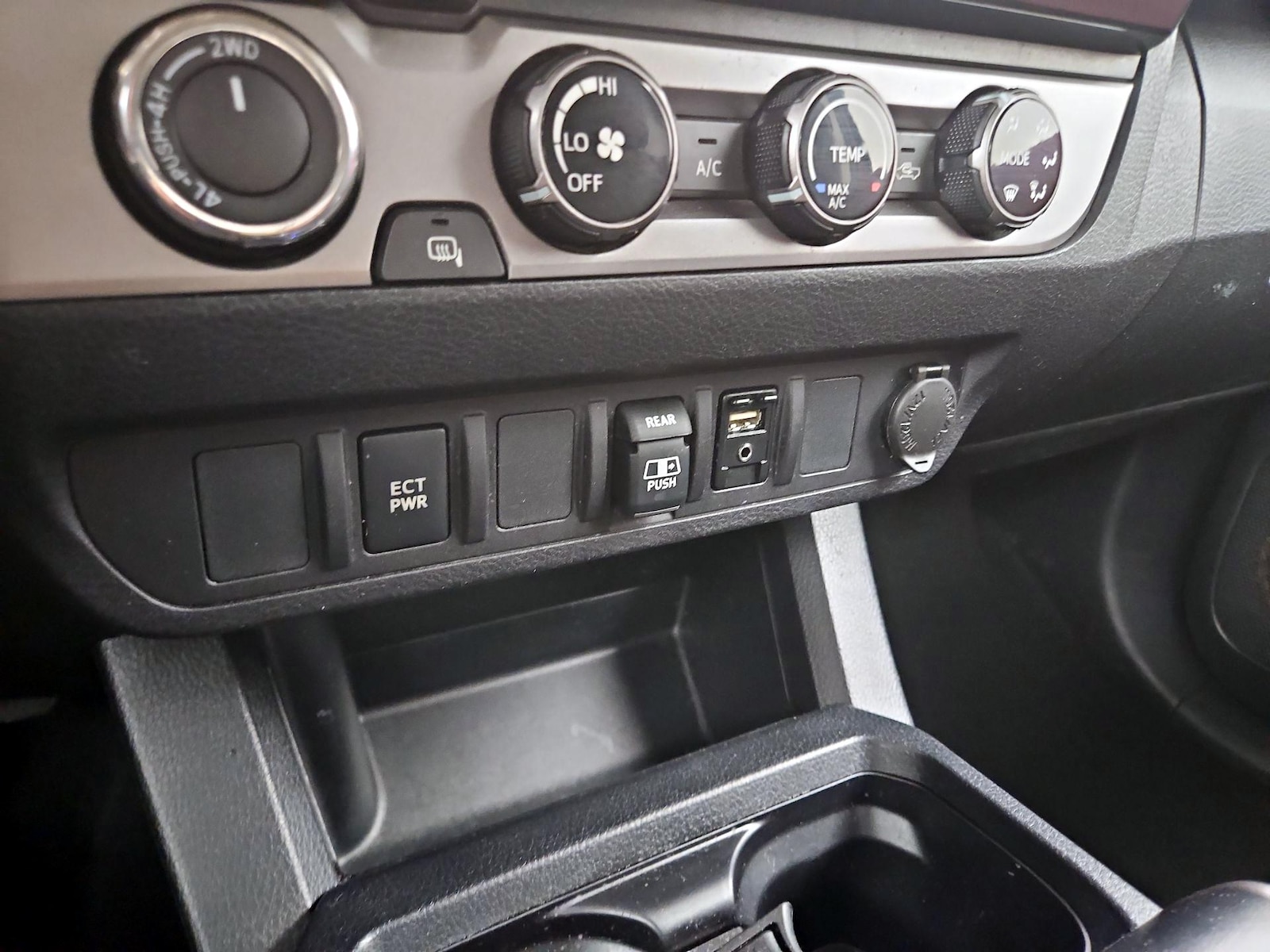 2018 Toyota Tacoma SR5 - Photo 19