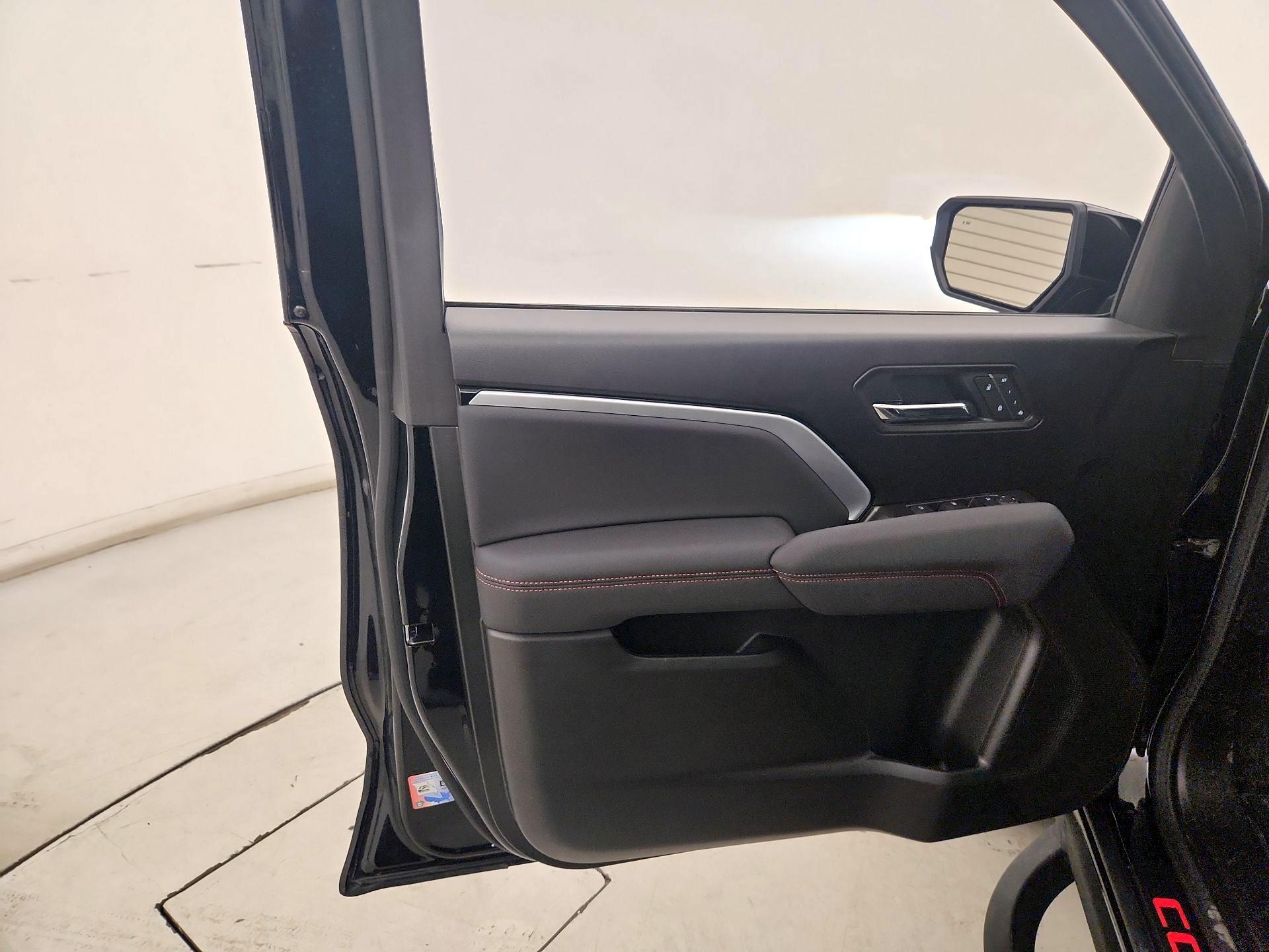 Thumbnail: 2025 Chevrolet Colorado - 12